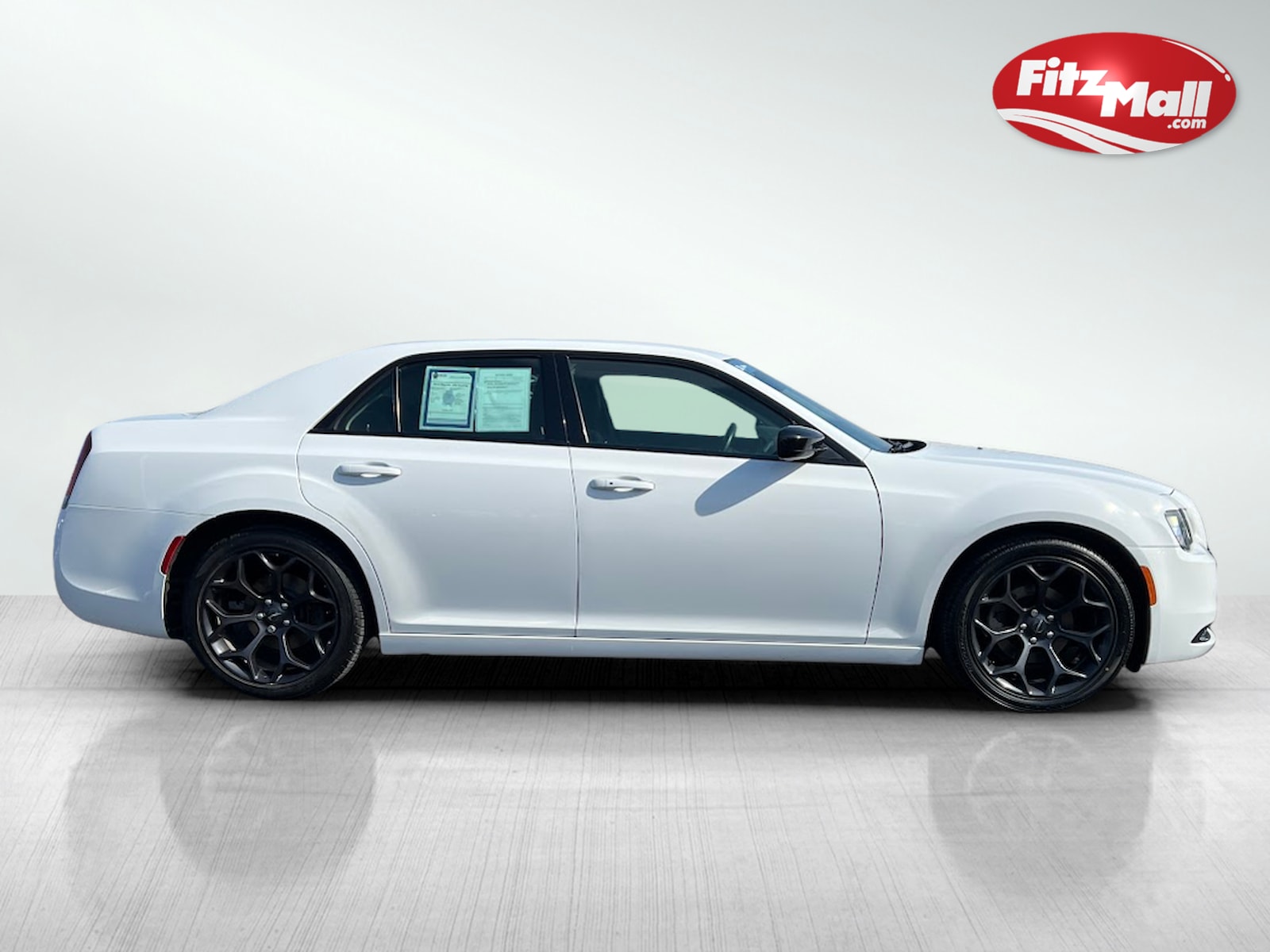 2019 Chrysler 300 Touring photo 4