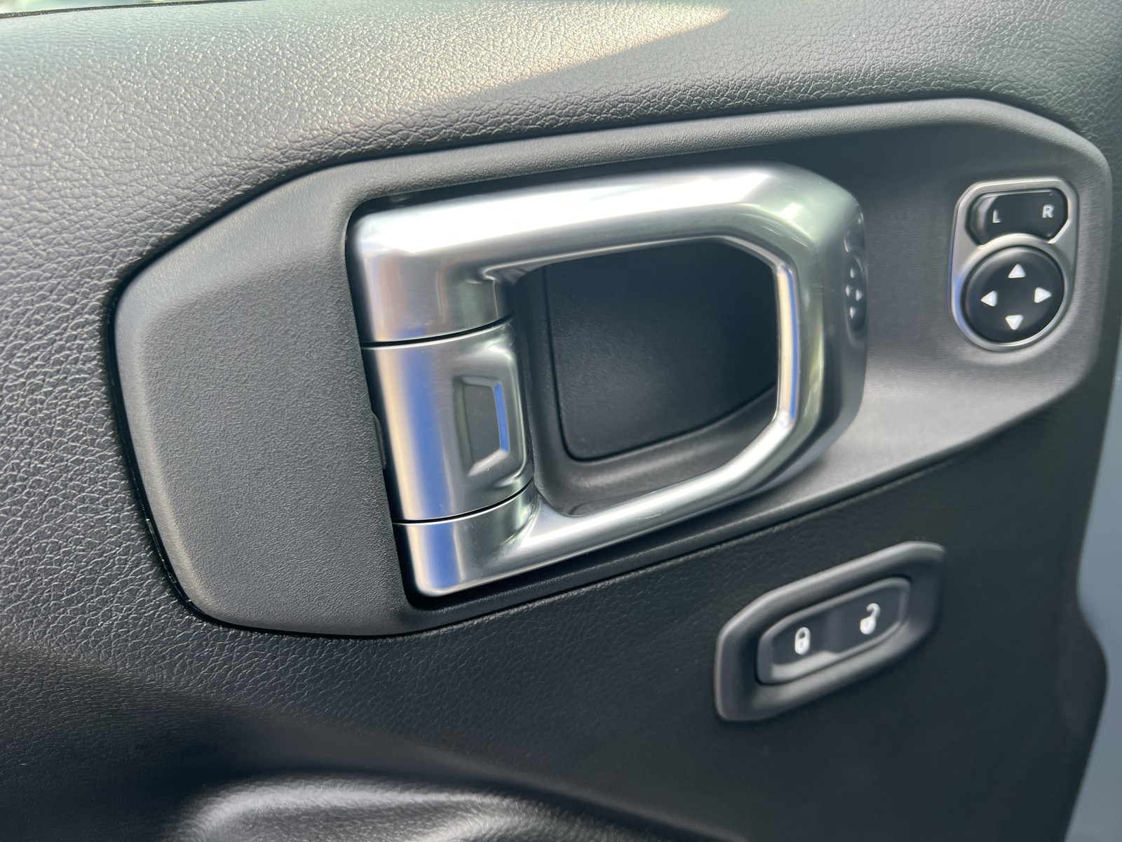 2024 Jeep Wrangler Sport S photo 12