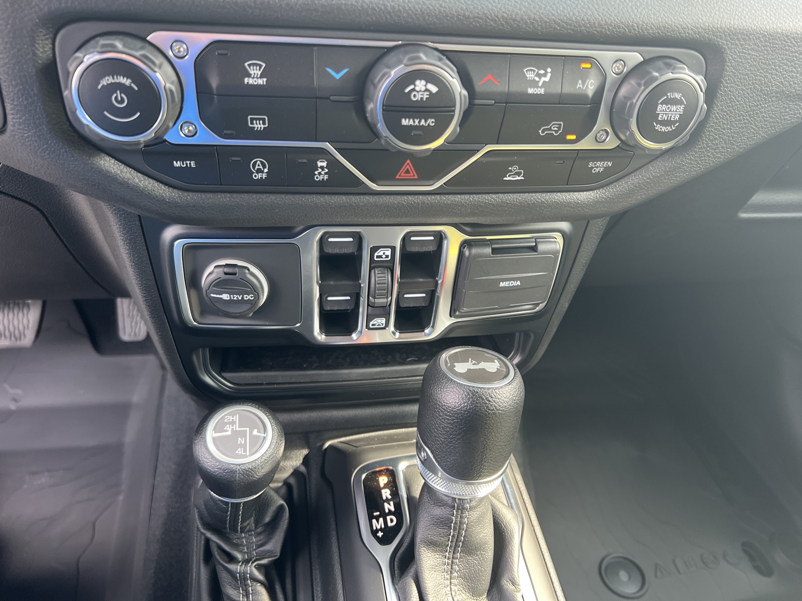 2024 Jeep Wrangler Sport S photo 26