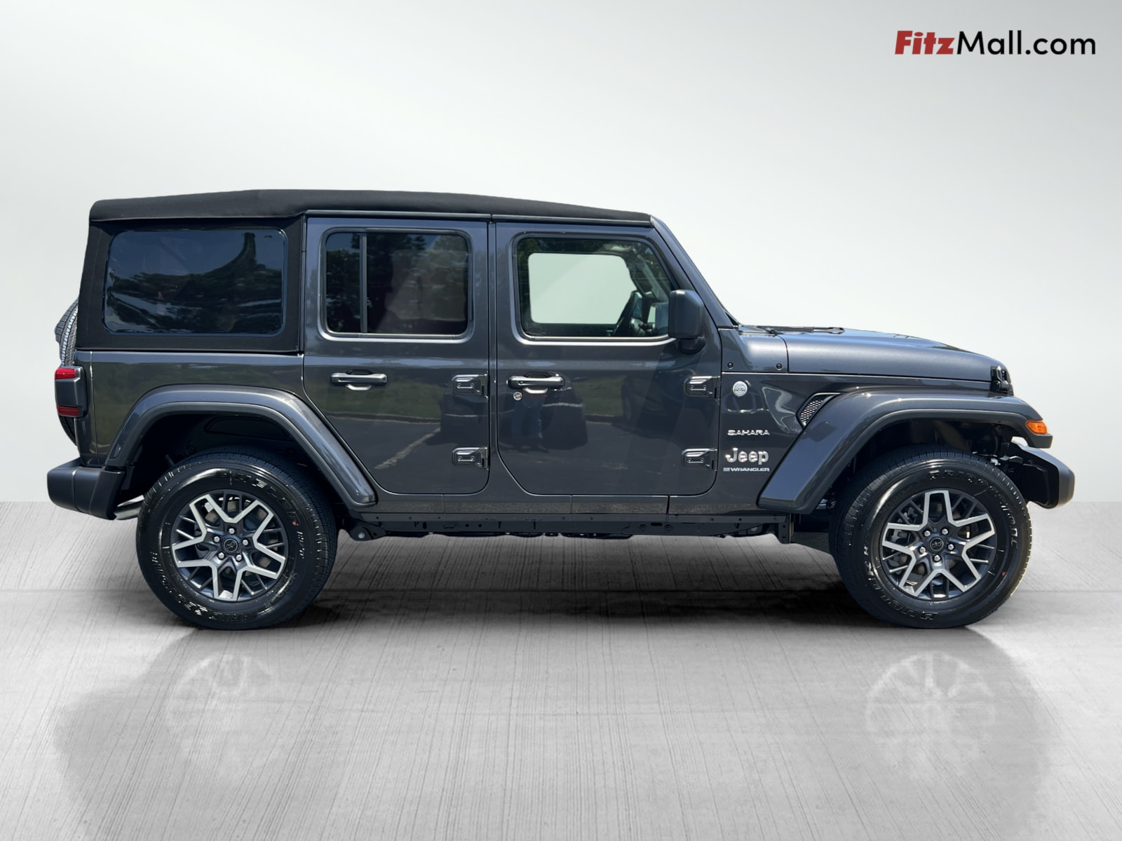 2024 Jeep Wrangler Sahara photo 4