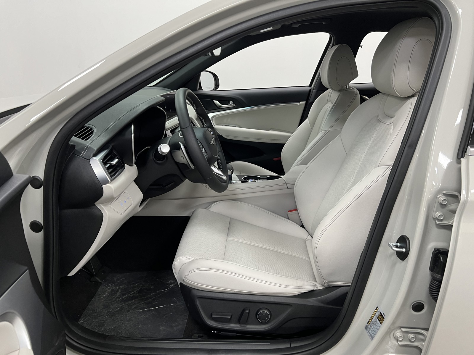 2025 Genesis G70 2.5T photo 10