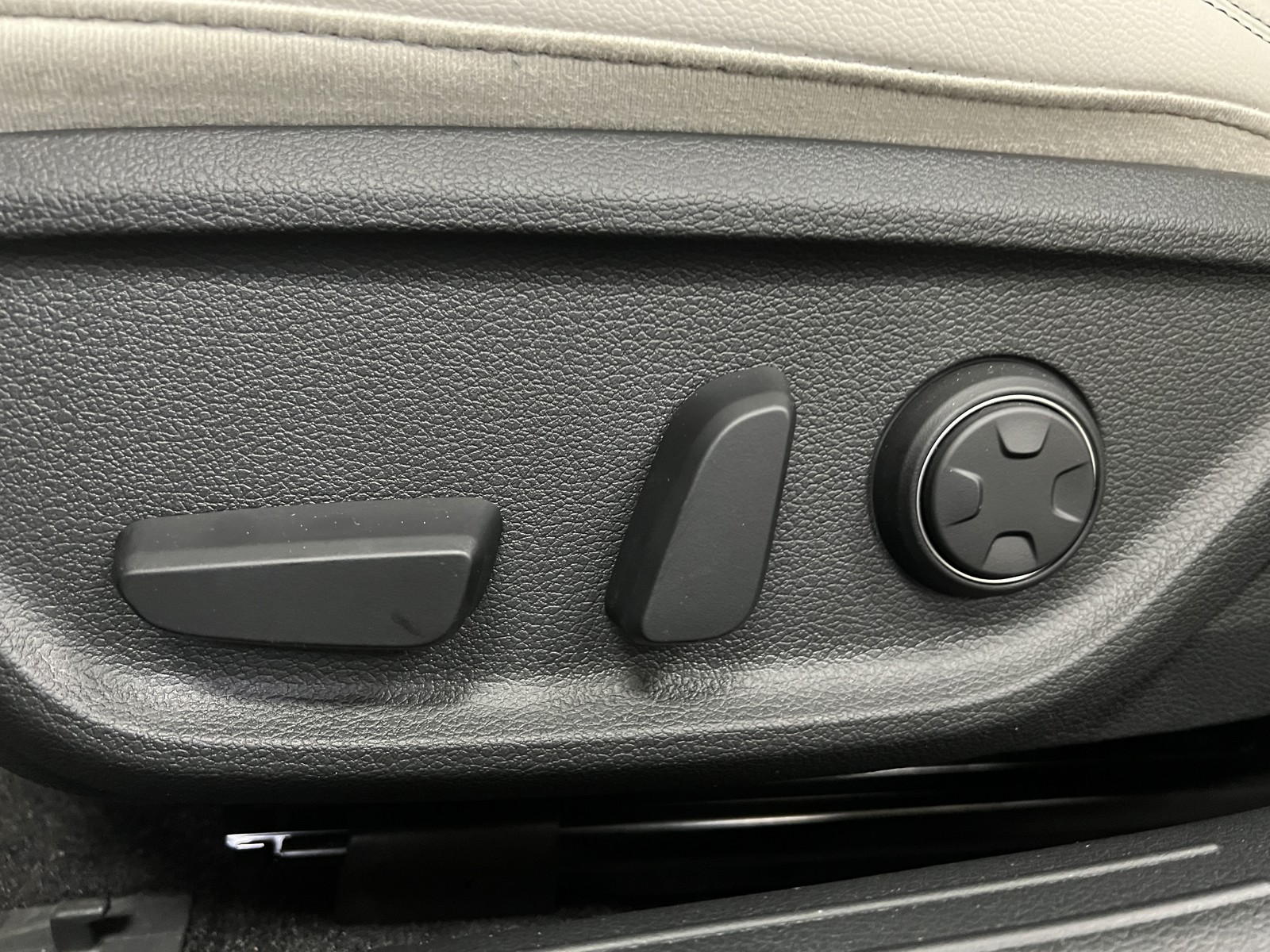 2025 Genesis G70 2.5T photo 11