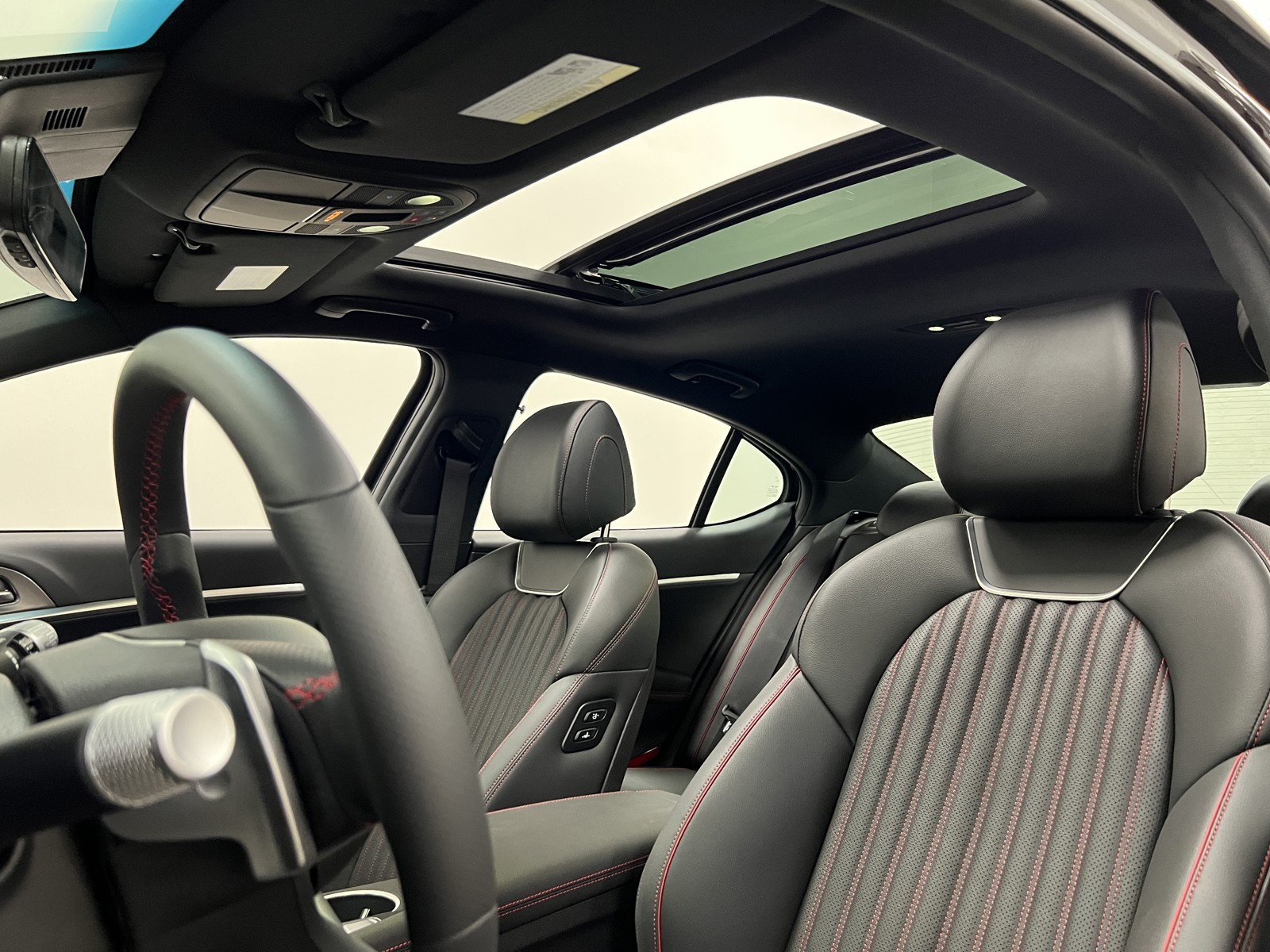 2025 Genesis G70 3.3T Sport Advanced photo 21