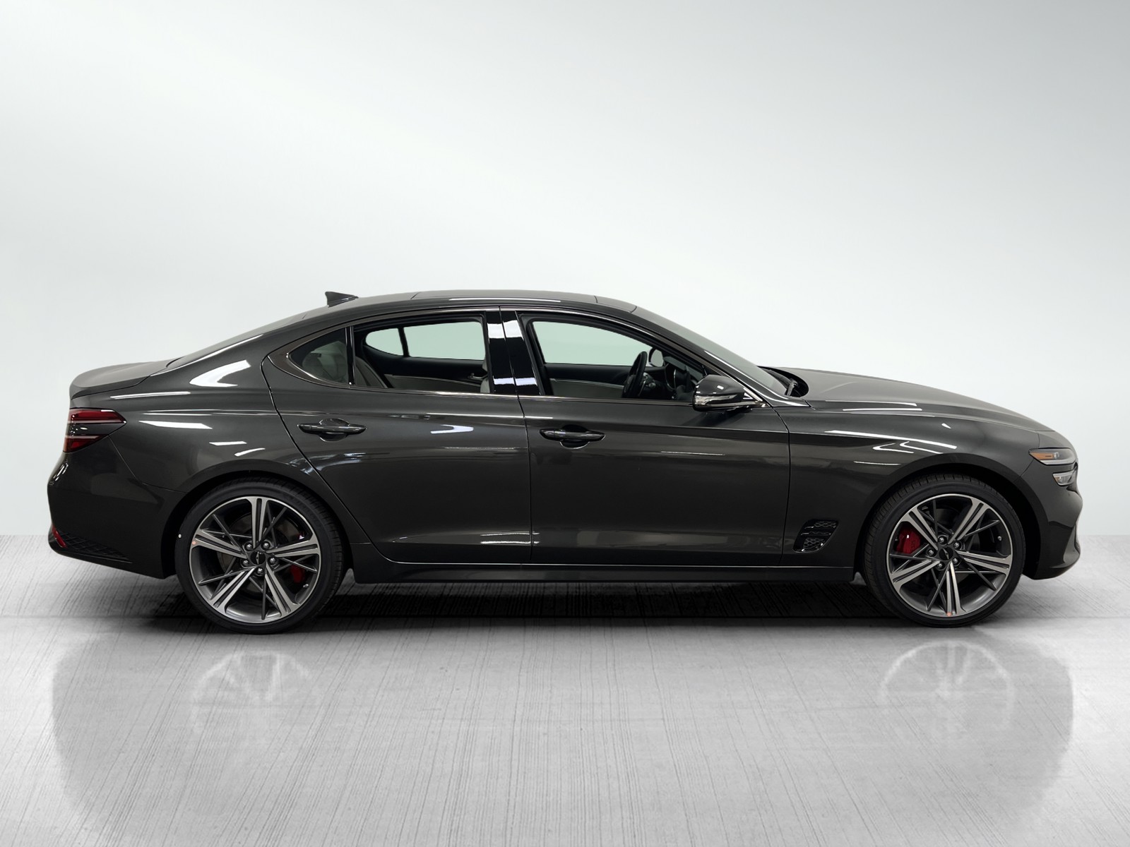 2025 Genesis G70 2.5T Sport Prestige photo 4