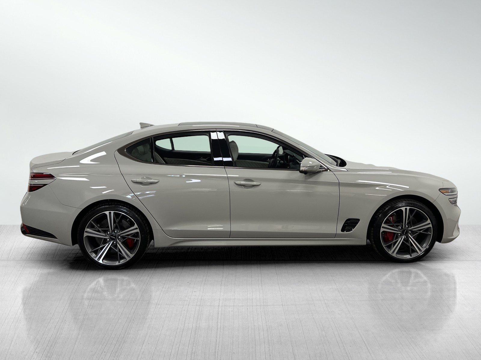 2025 Genesis G70 3.3T Sport Prestige photo 4