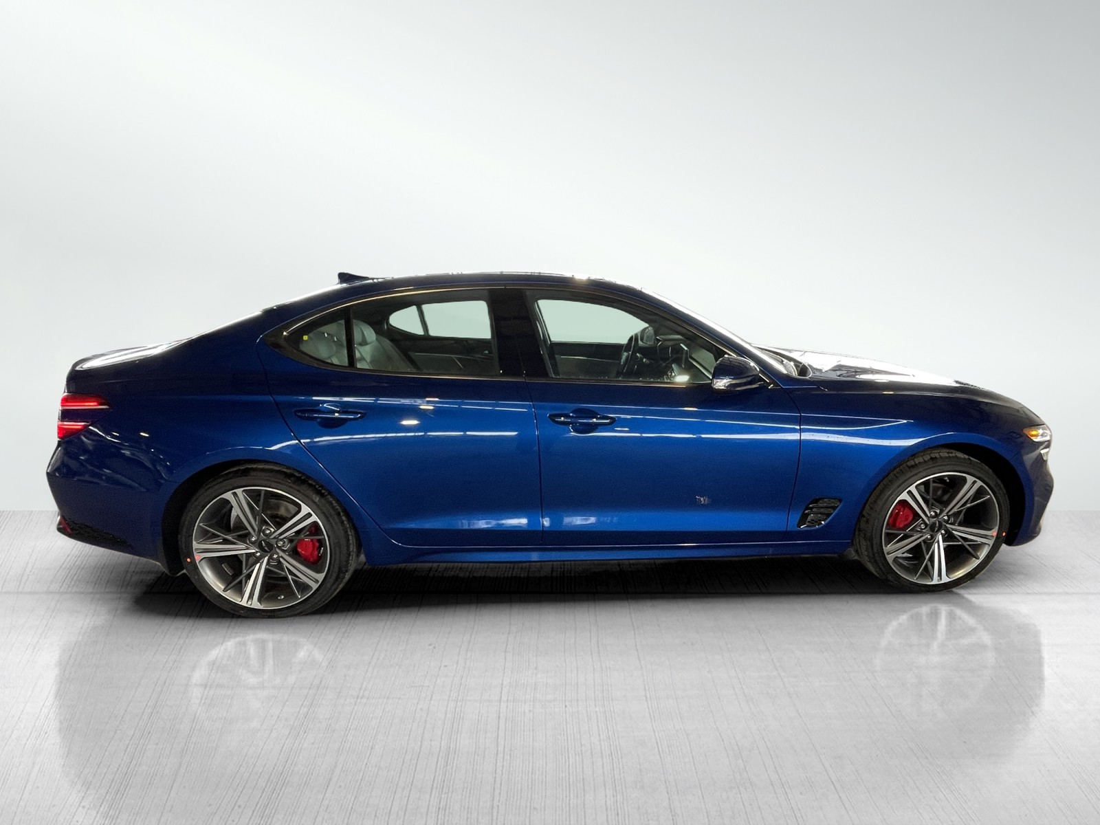 2025 Genesis G70 2.5T Sport Prestige photo 4