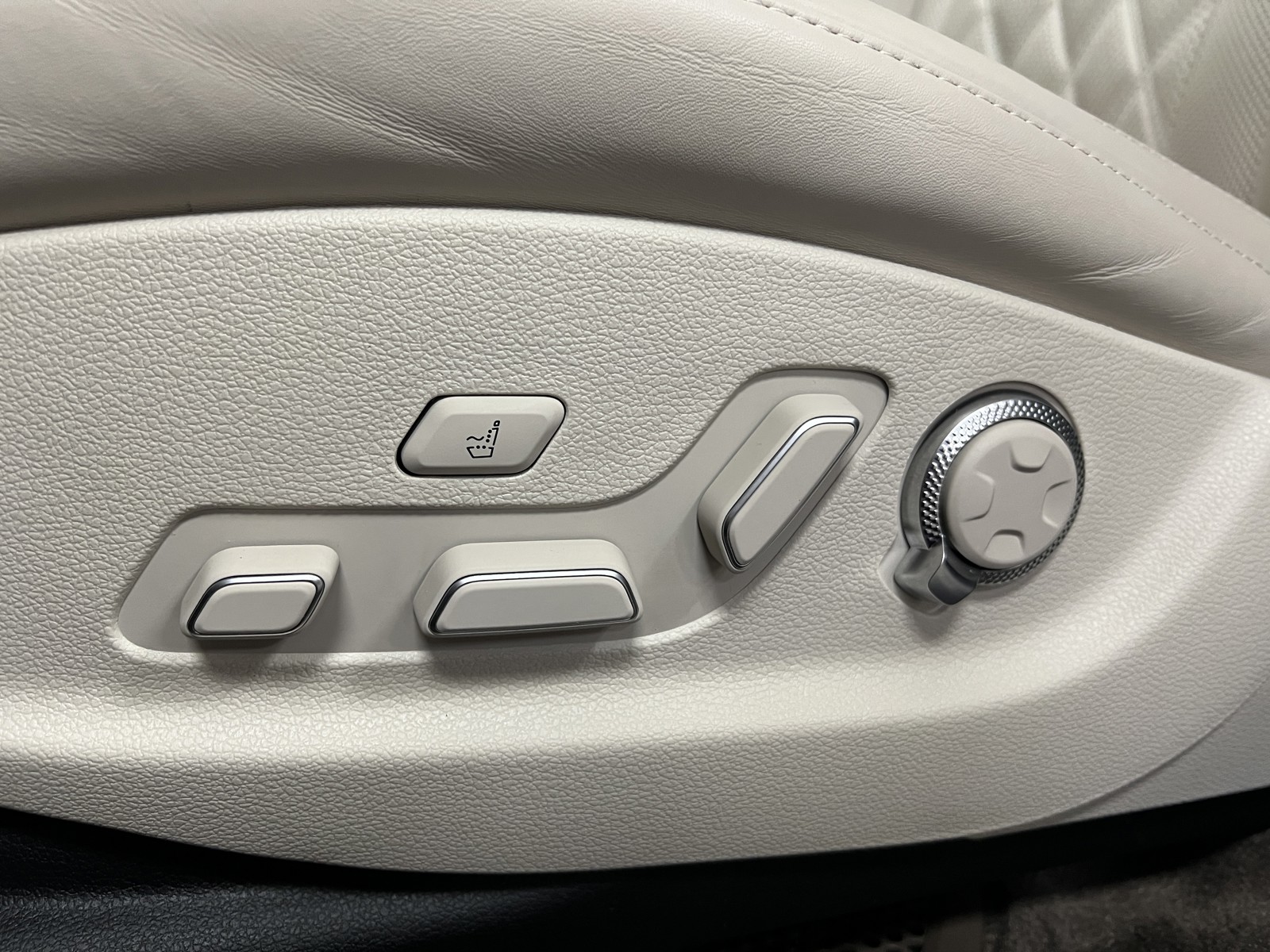 2024 Genesis GV80 3.5T AWD photo 11