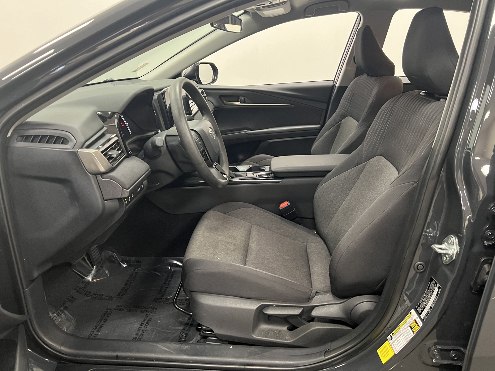 2025 Toyota Camry Hybrid LE photo 10