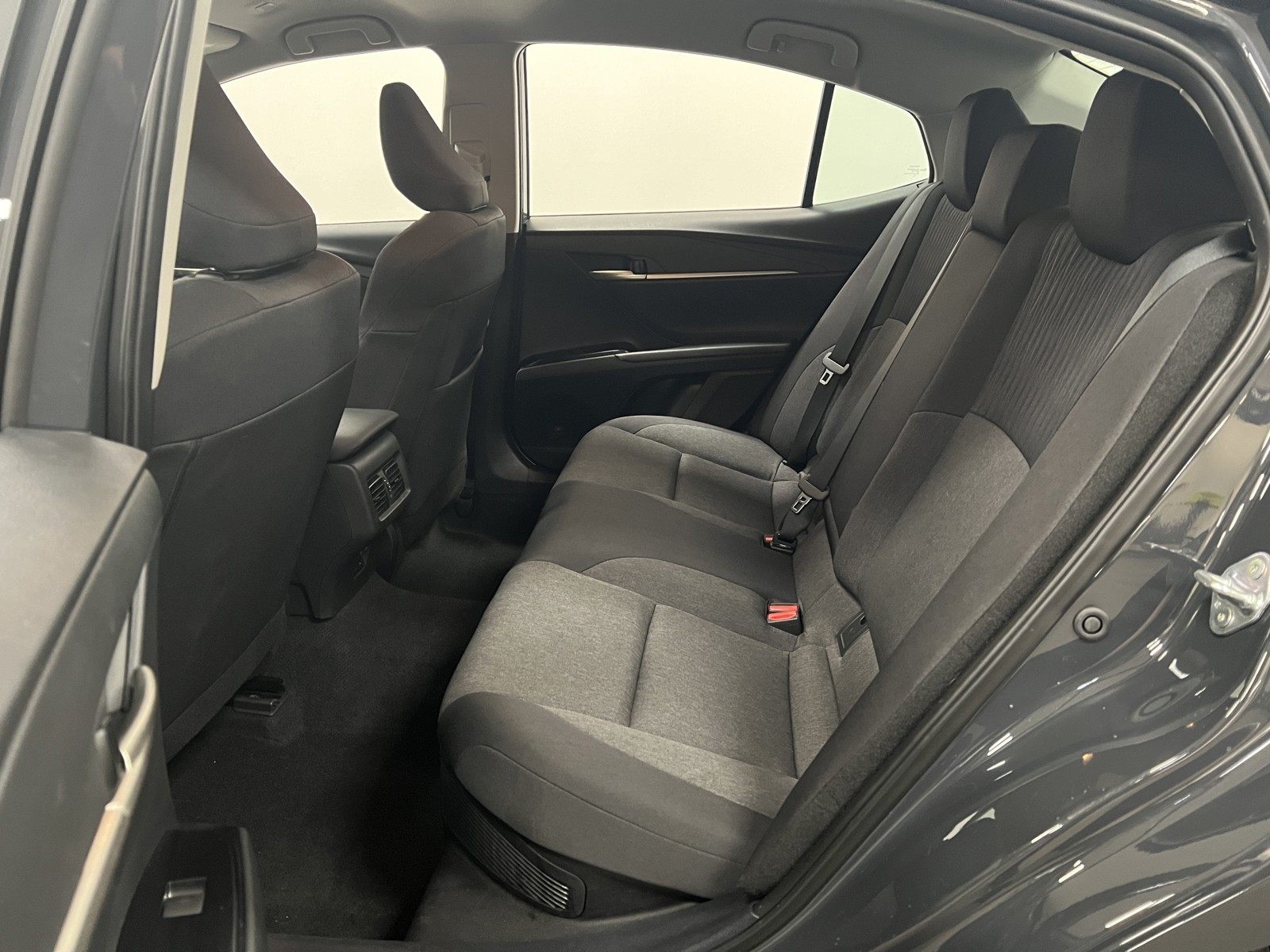 2025 Toyota Camry Hybrid LE photo 11