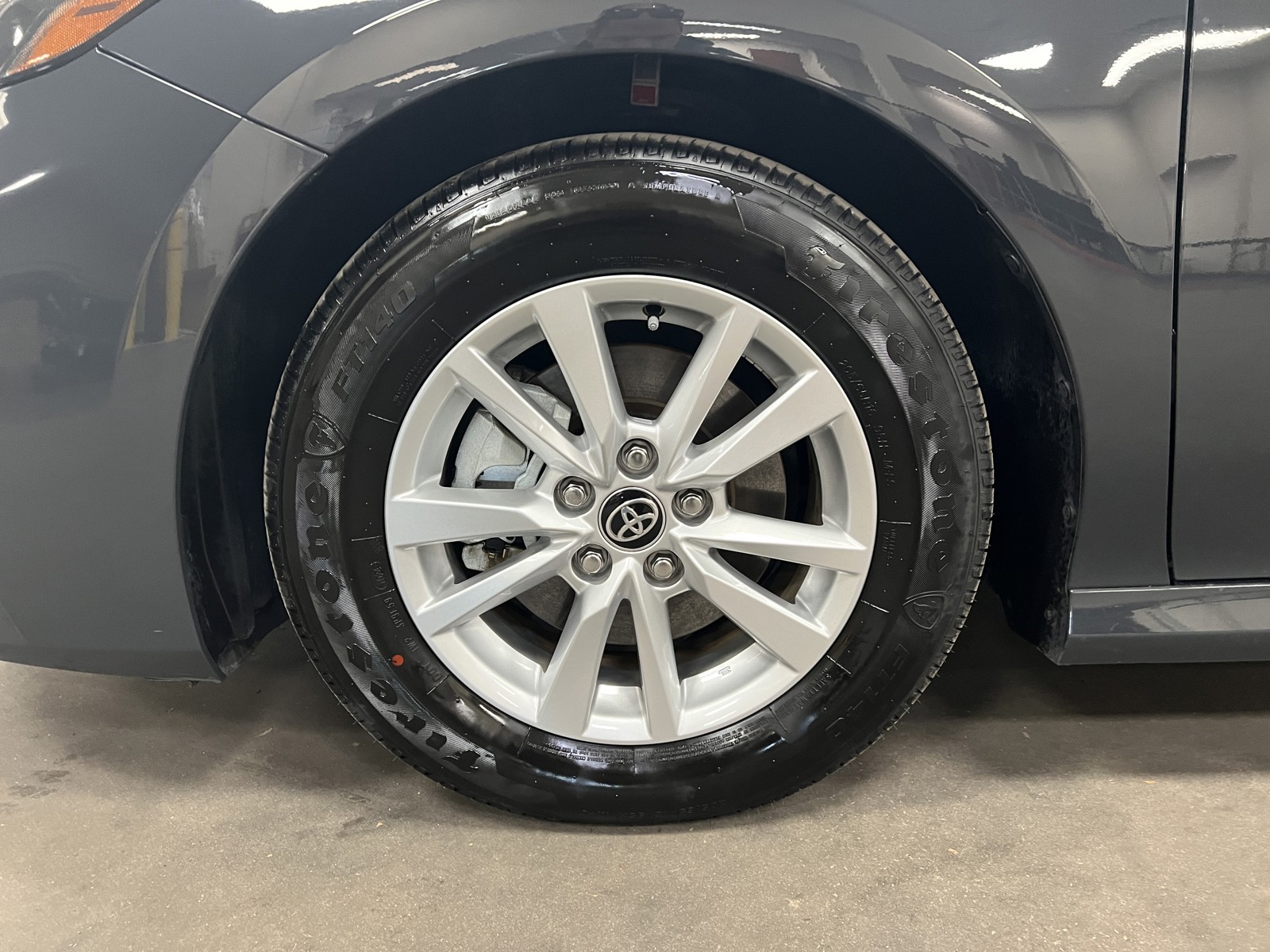 2025 Toyota Camry Hybrid LE photo 13