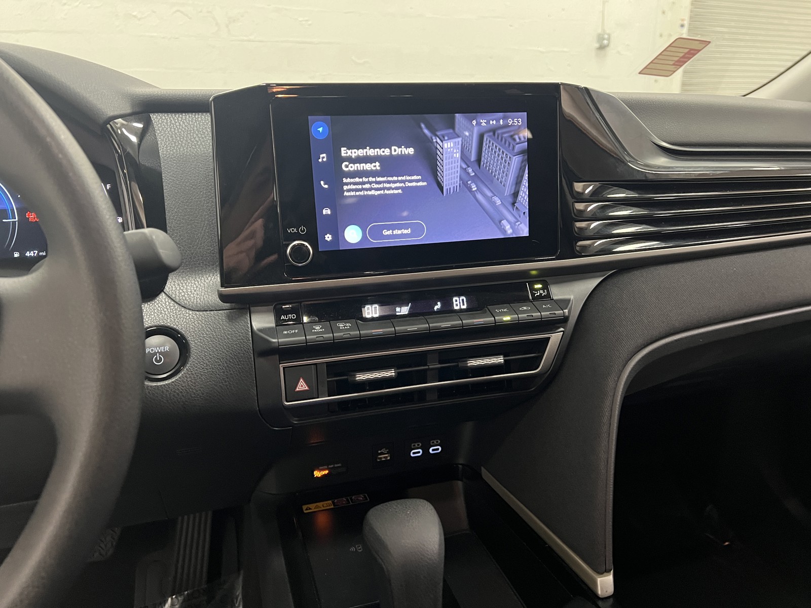2025 Toyota Camry Hybrid LE photo 18