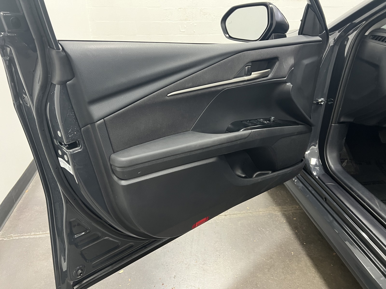 2025 Toyota Camry Hybrid LE photo 21