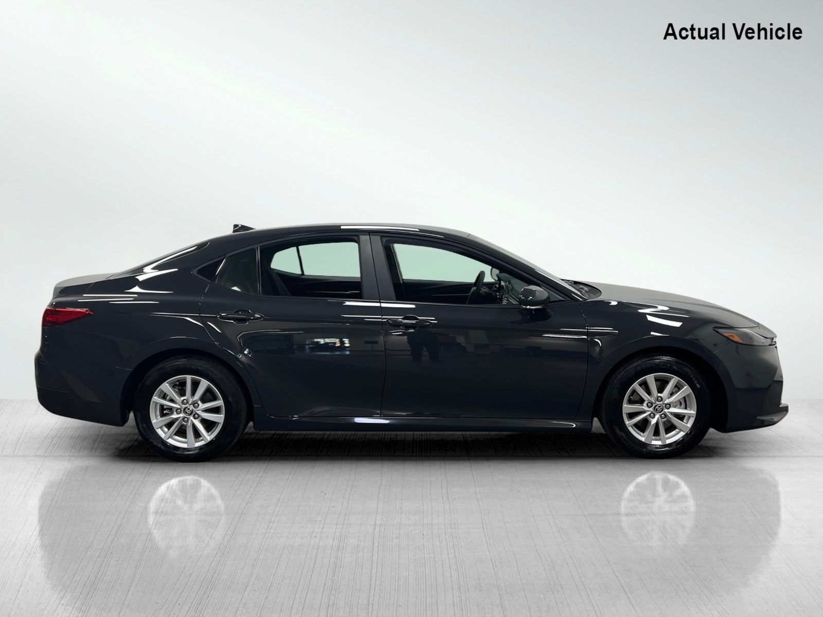 2025 Toyota Camry Hybrid LE photo 4