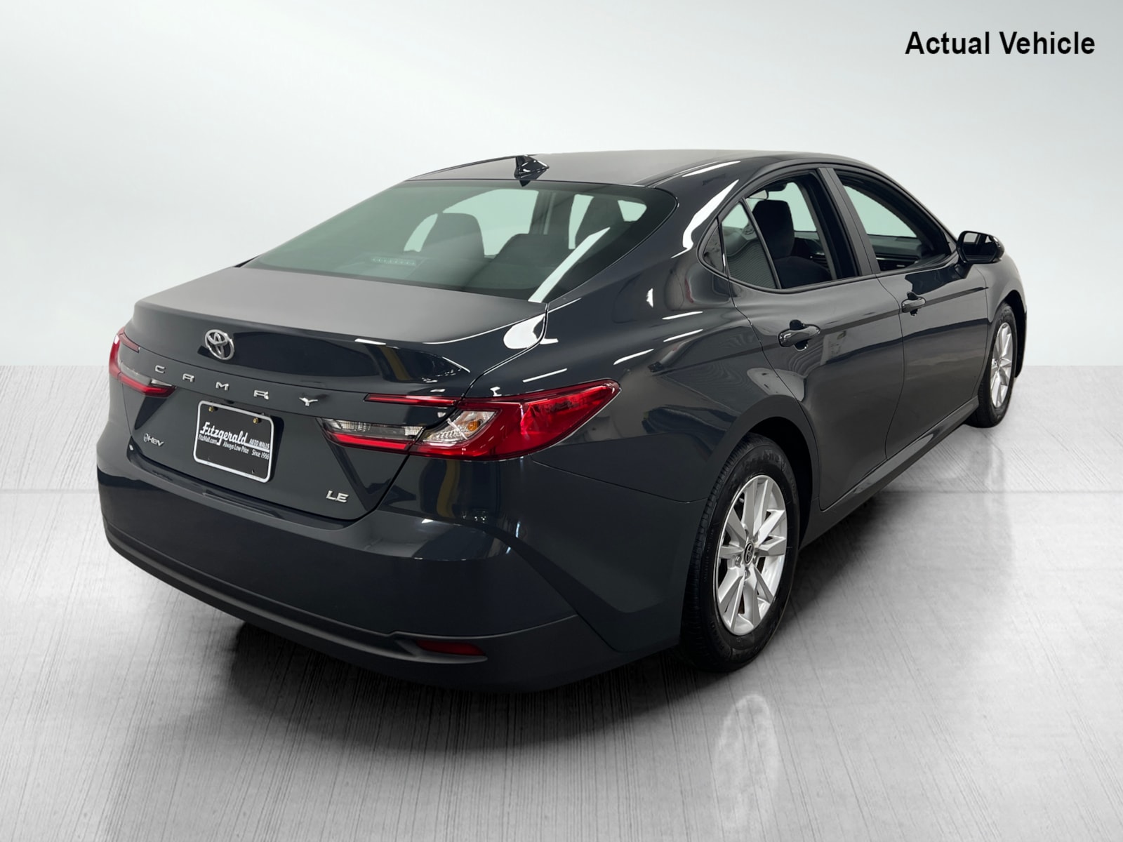 2025 Toyota Camry Hybrid LE photo 7