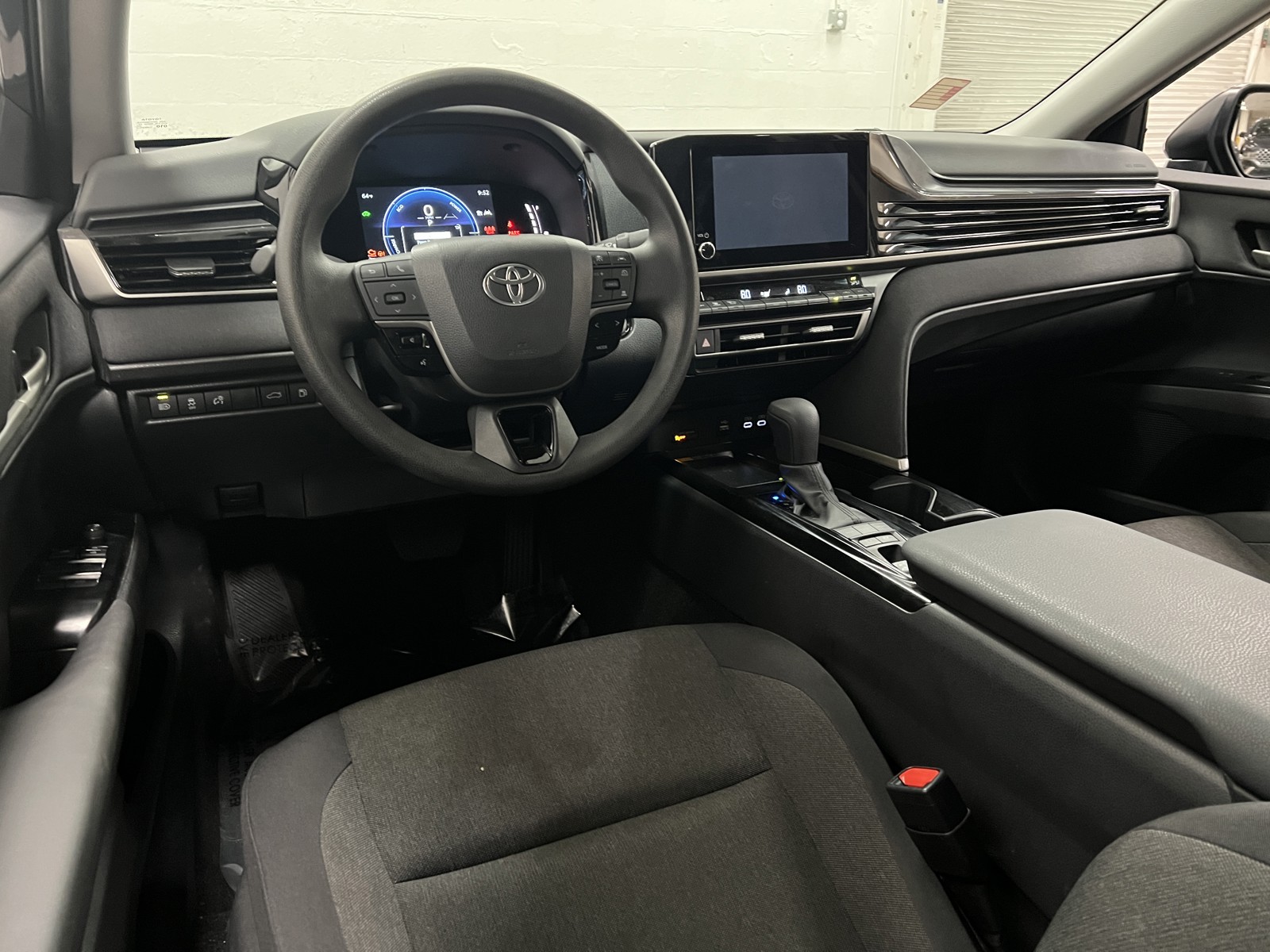 2025 Toyota Camry Hybrid LE photo 9