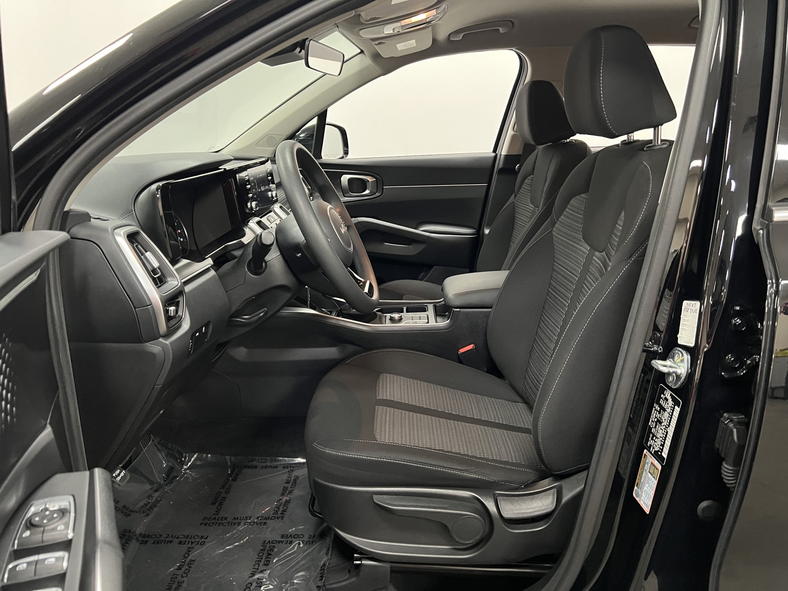 2022 Kia Sorento LX photo 10