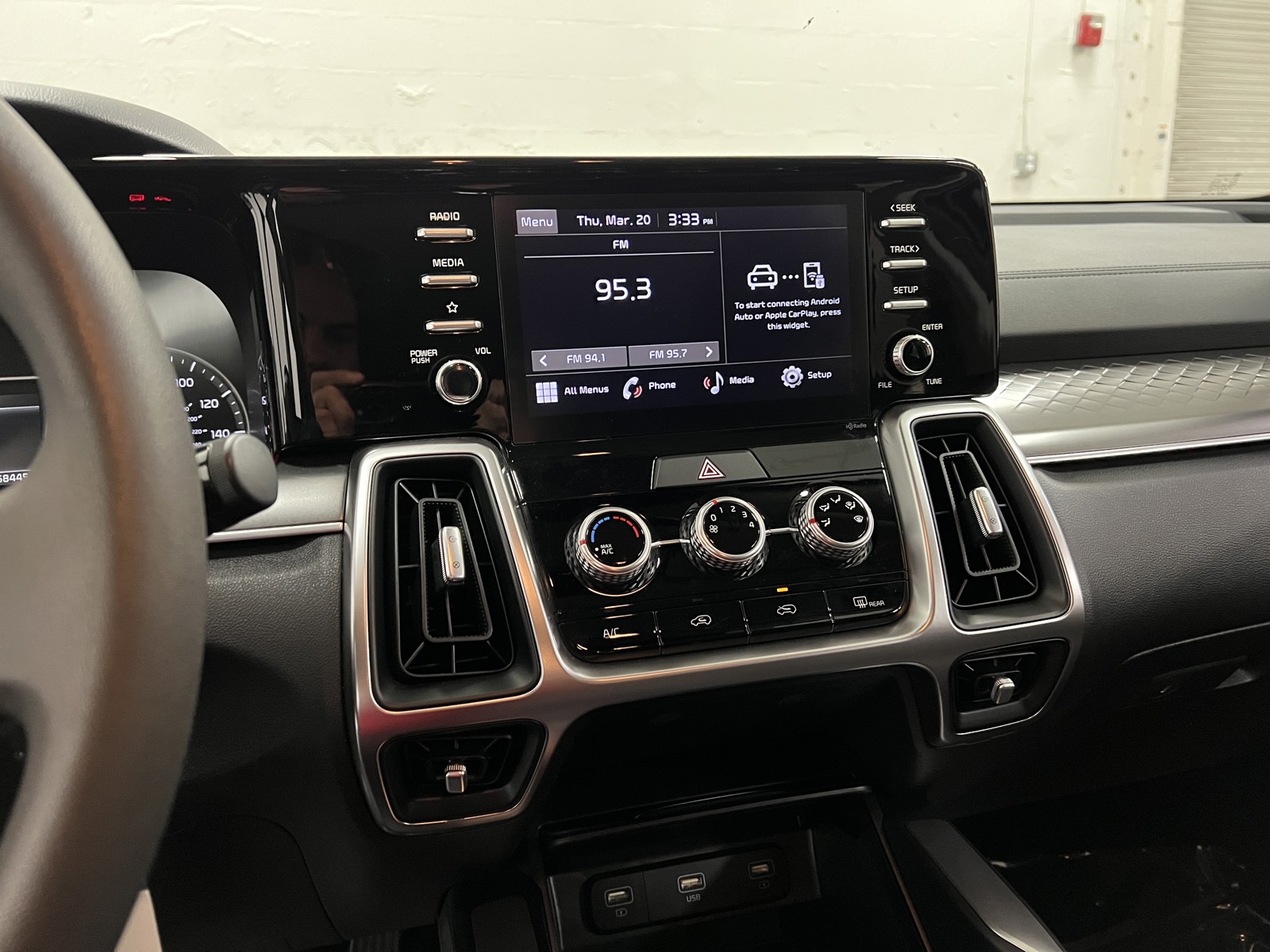 2022 Kia Sorento LX photo 19