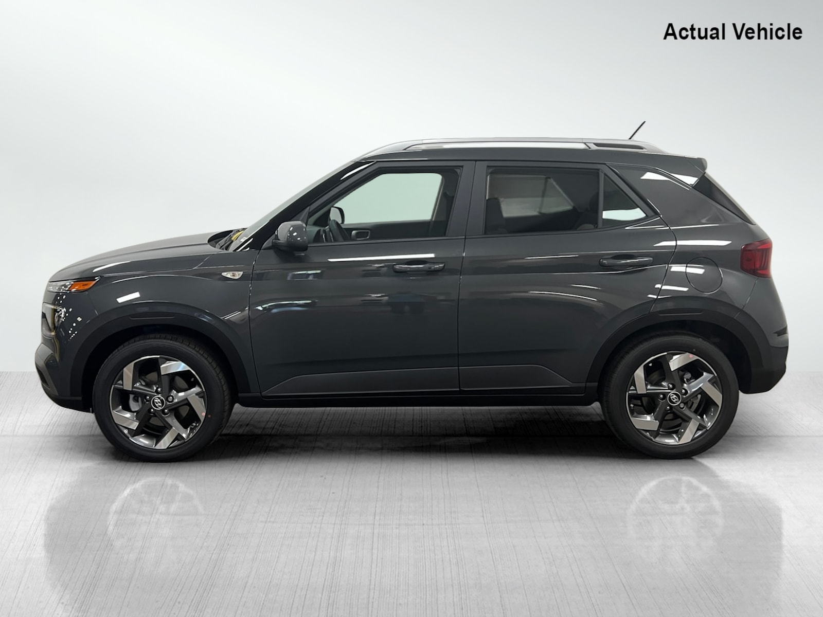 2025 Hyundai Venue SEL photo 3