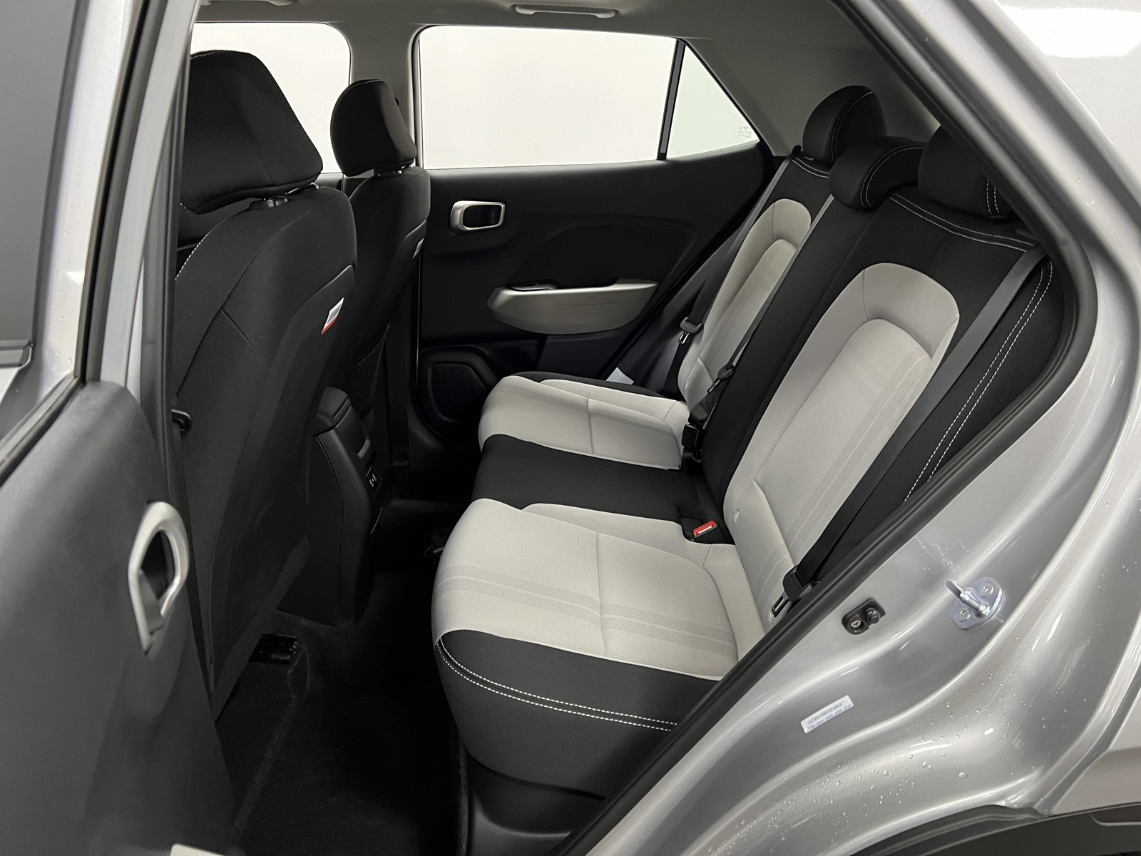 2025 Hyundai Venue SEL photo 11