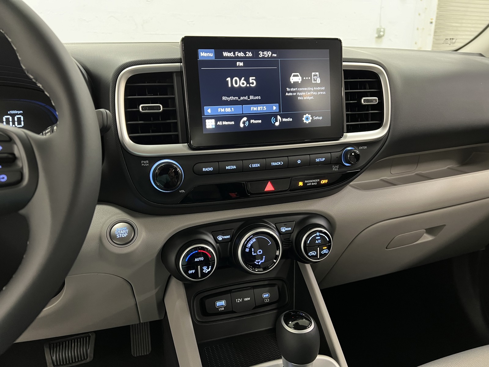 2025 Hyundai Venue SEL photo 17