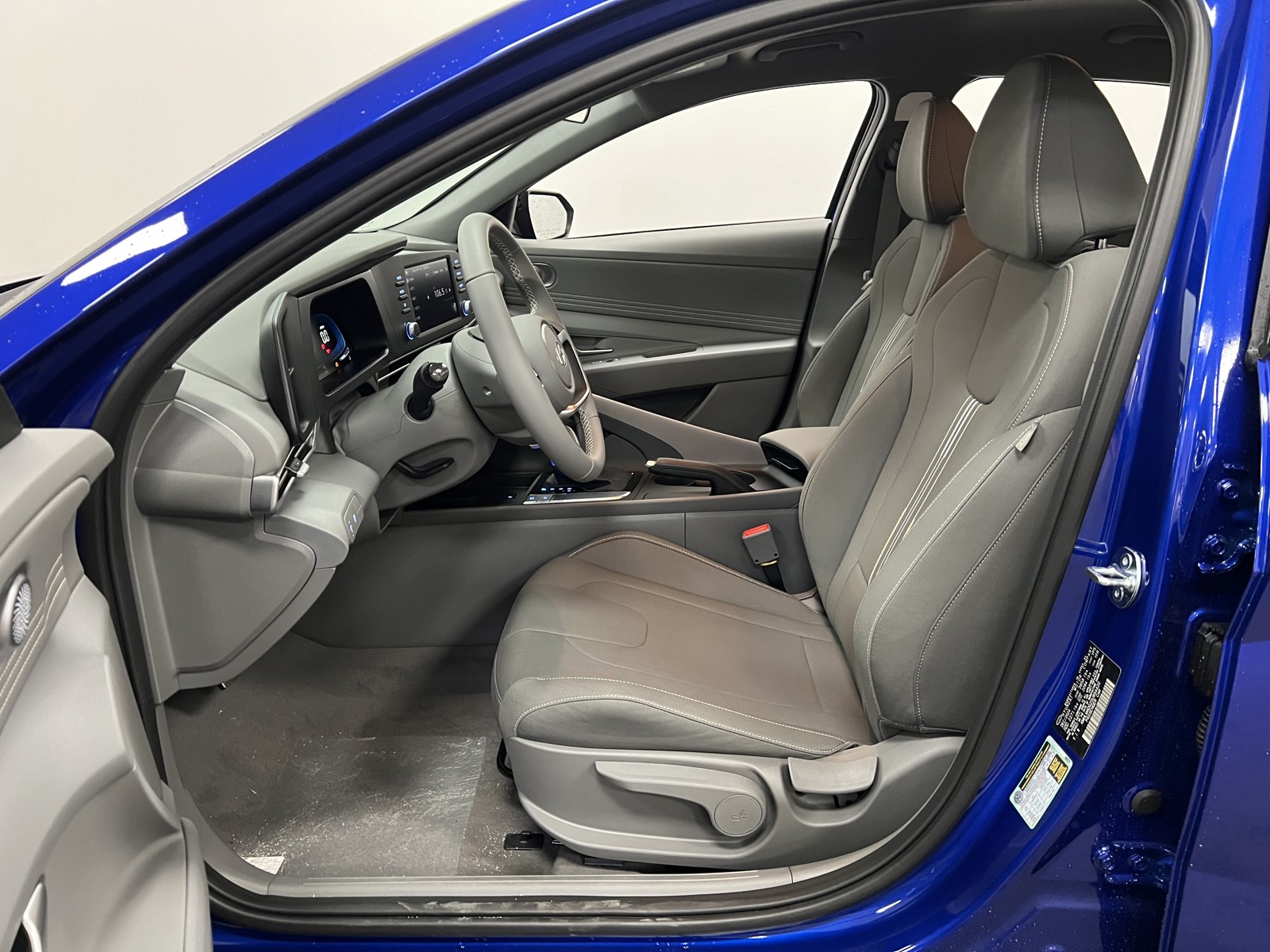 2025 Hyundai Elantra SEL Sport photo 10