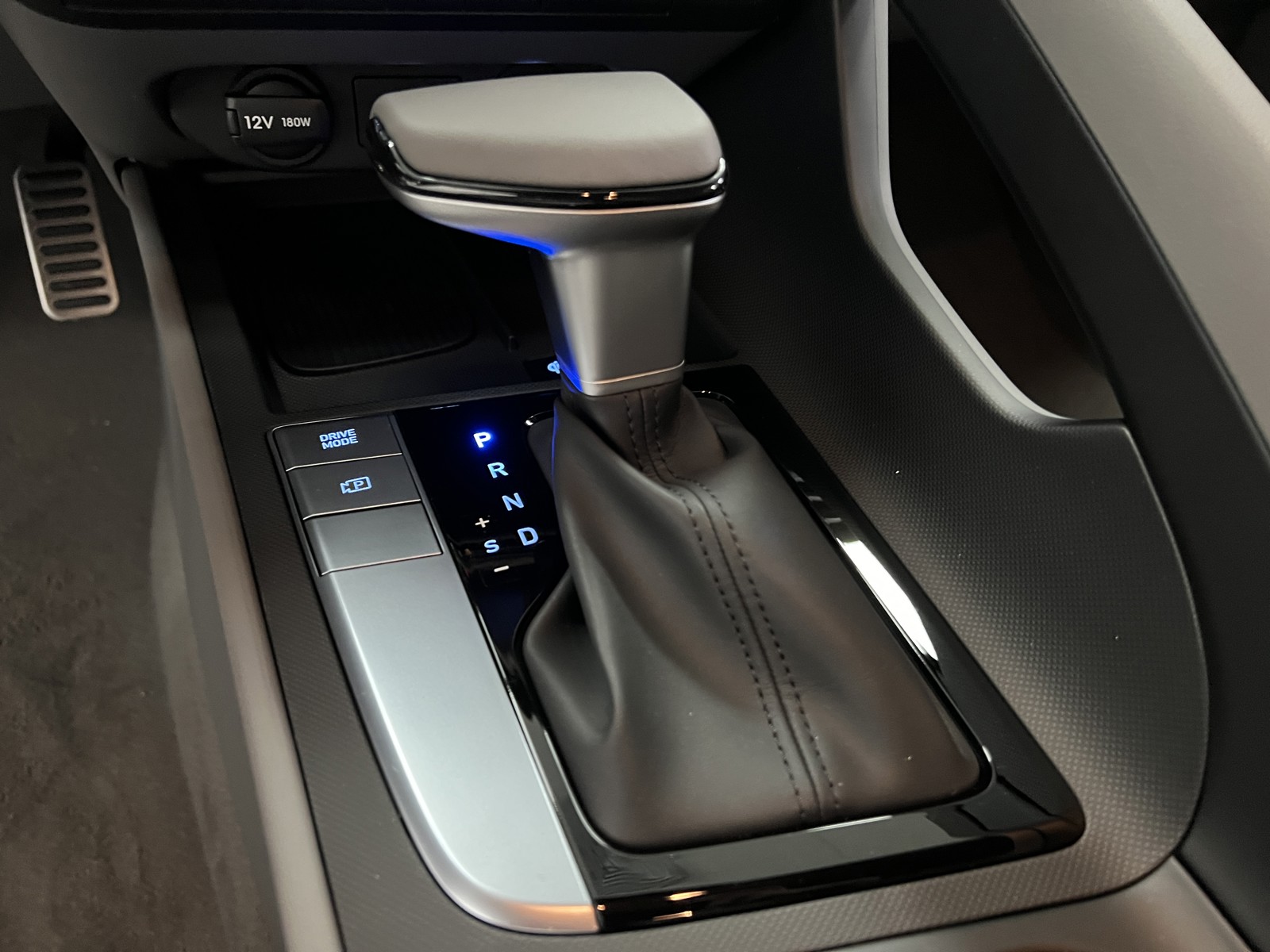 2025 Hyundai Elantra SEL Sport photo 16