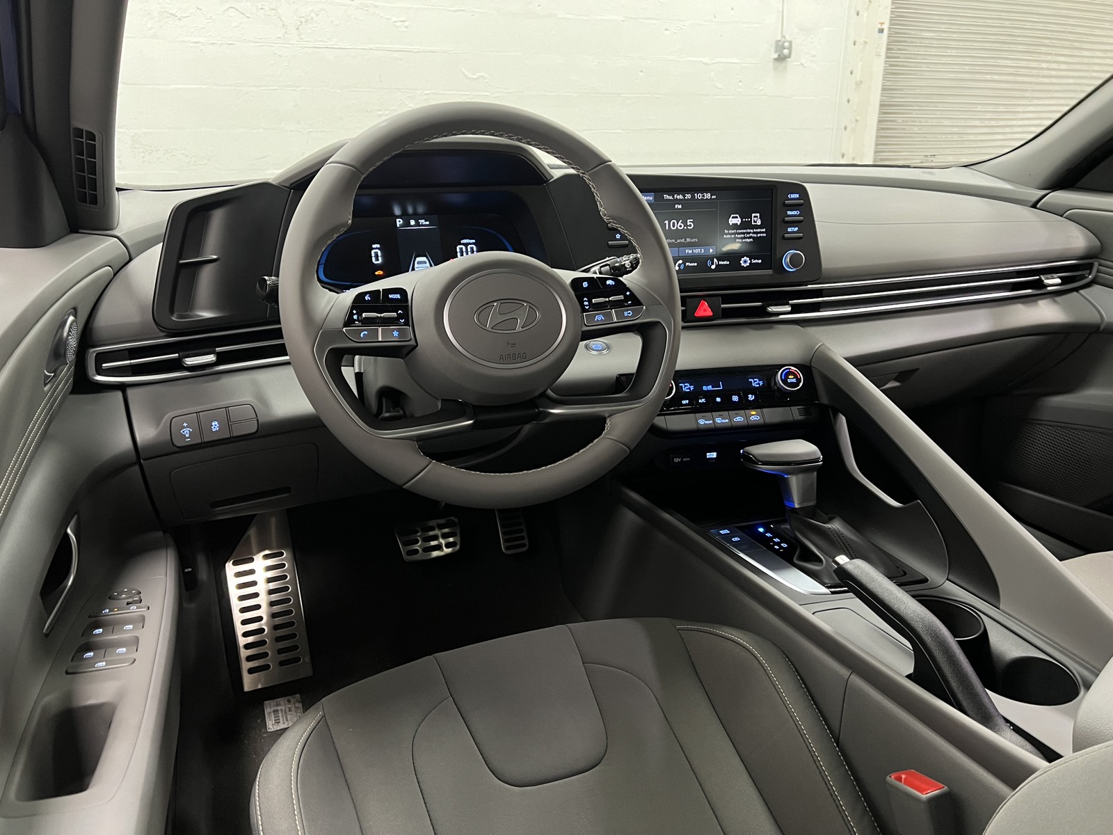 2025 Hyundai Elantra SEL Sport photo 9
