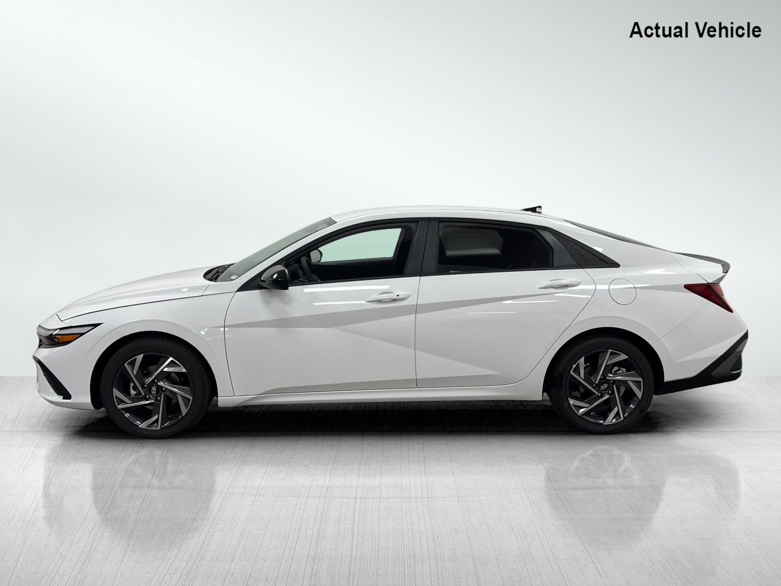 2025 Hyundai Elantra SEL Sport photo 3