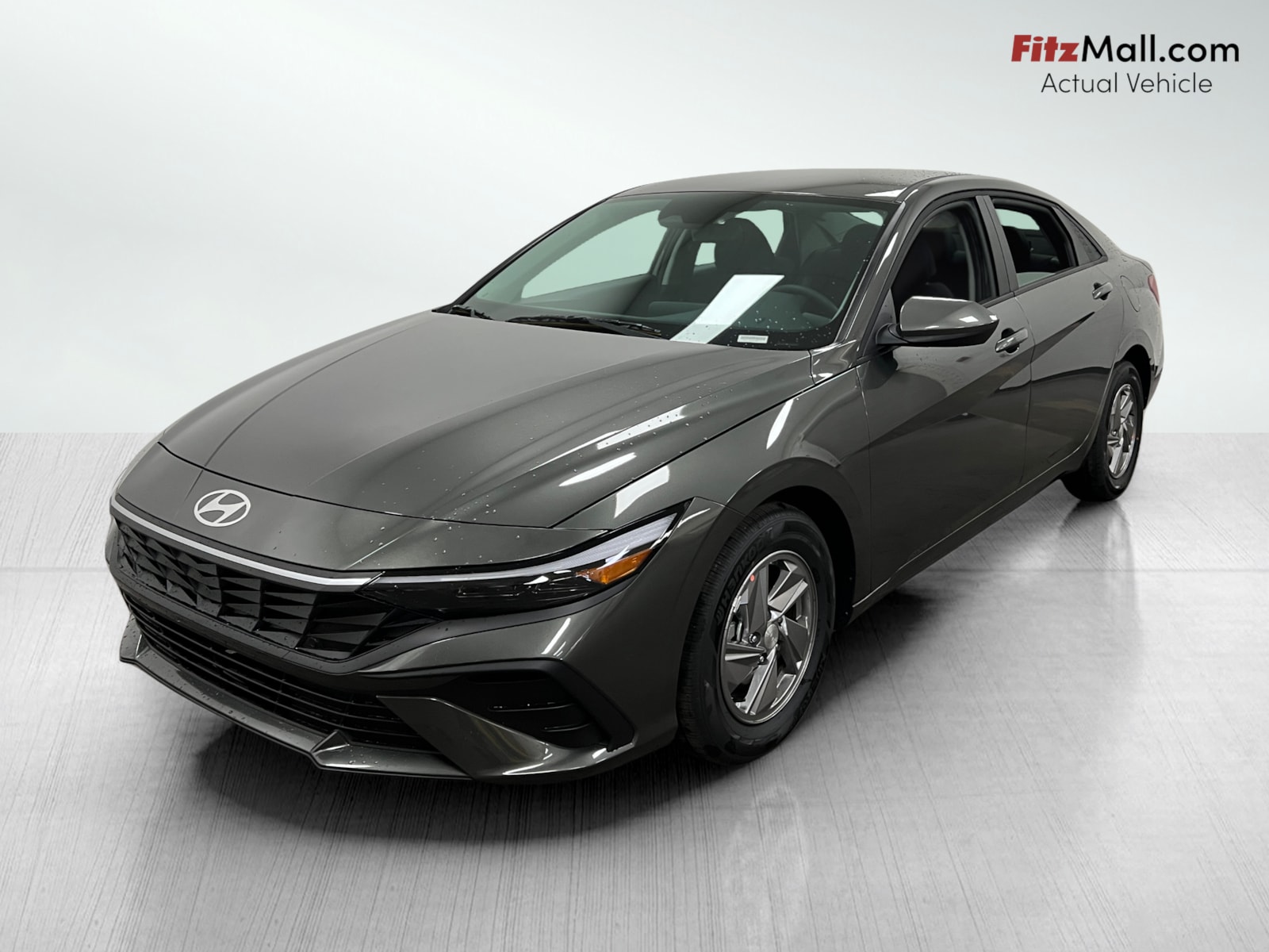 2025 Hyundai Elantra SE photo 2