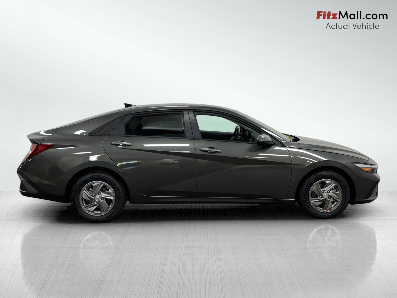 2025 Hyundai Elantra SE photo 4