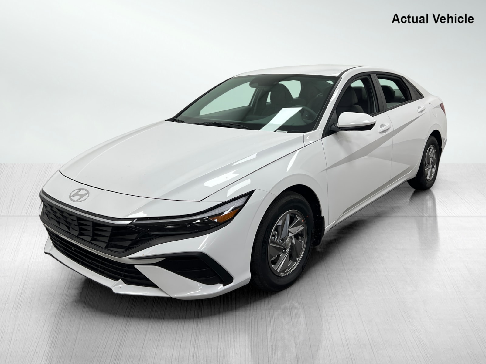 2025 Hyundai Elantra SE photo 2