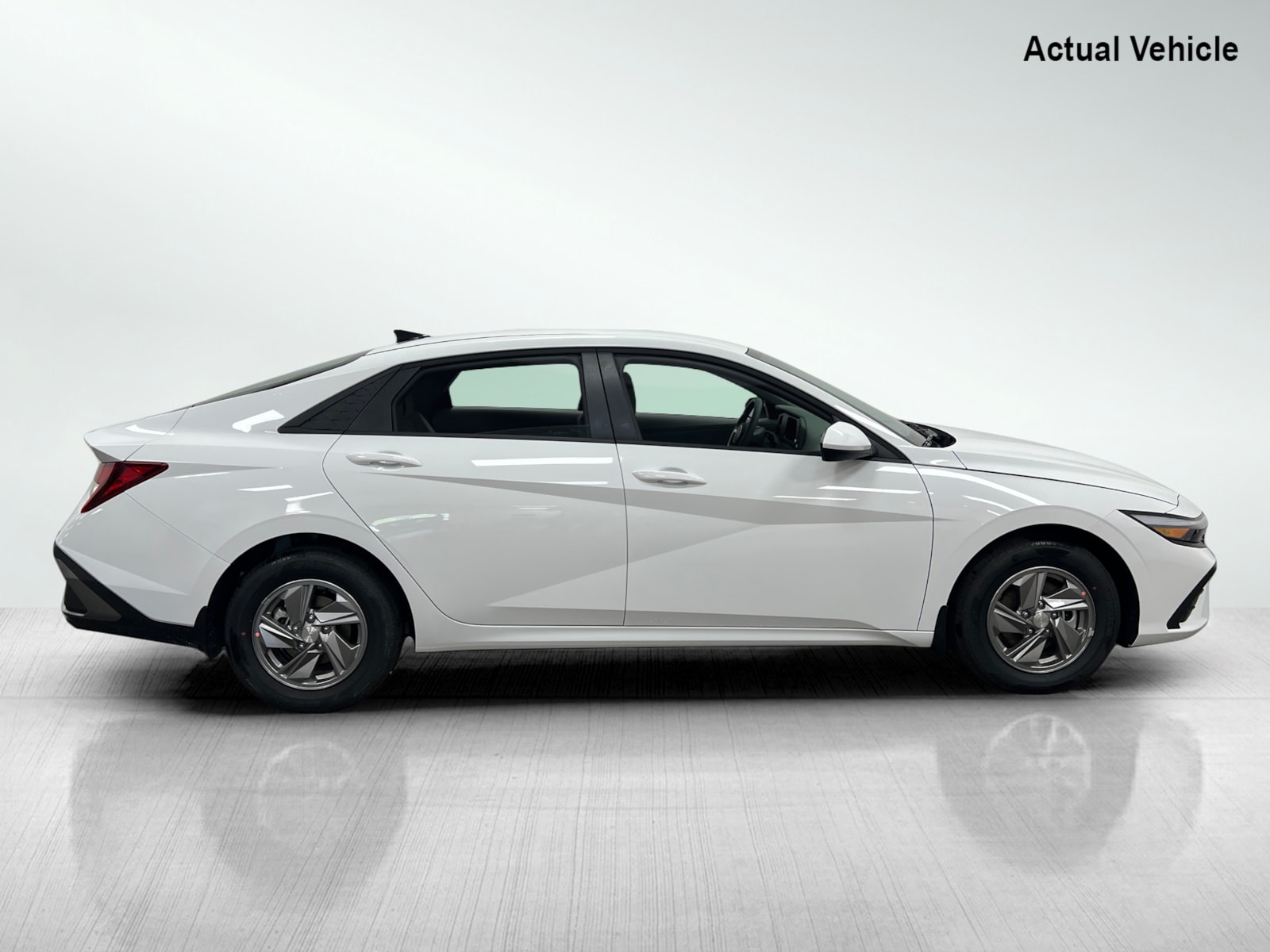 2025 Hyundai Elantra SE photo 4