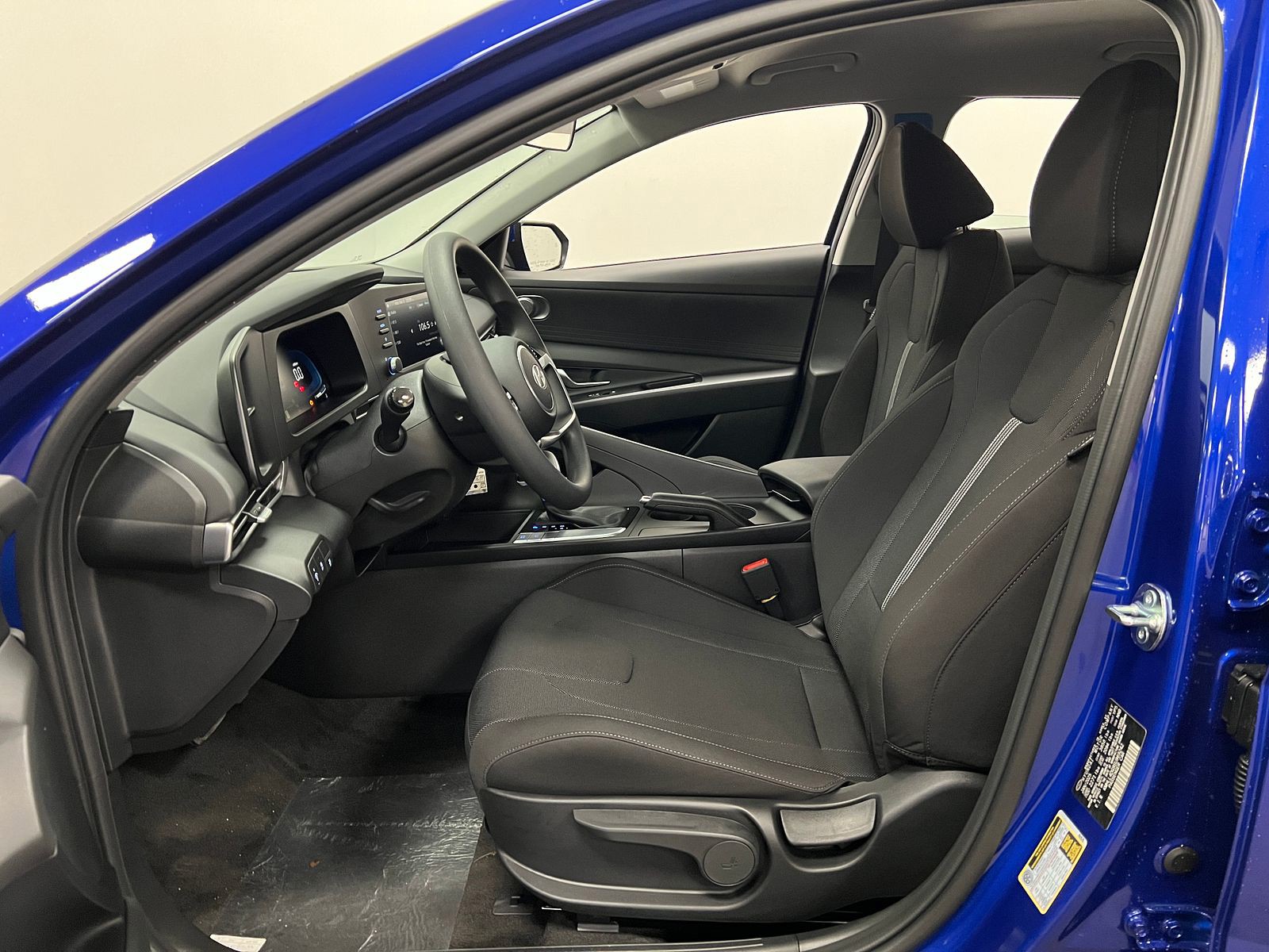 2025 Hyundai Elantra SE photo 10