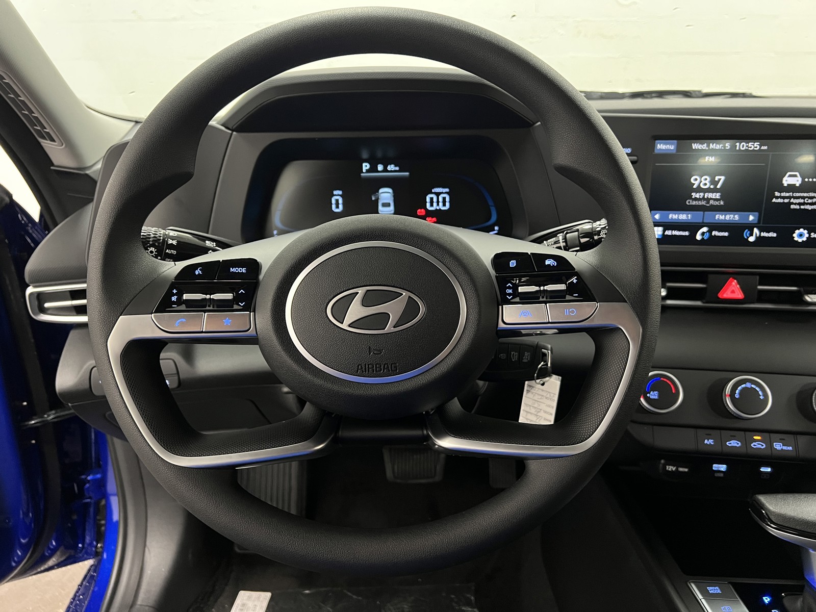 2025 Hyundai Elantra SE photo 13