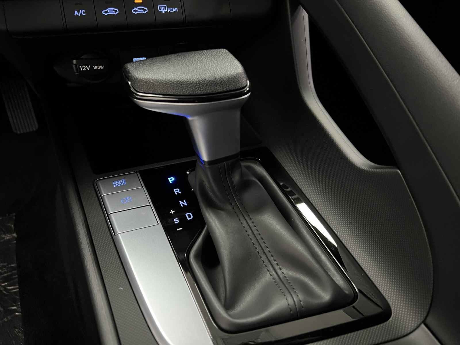 2025 Hyundai Elantra SE photo 15