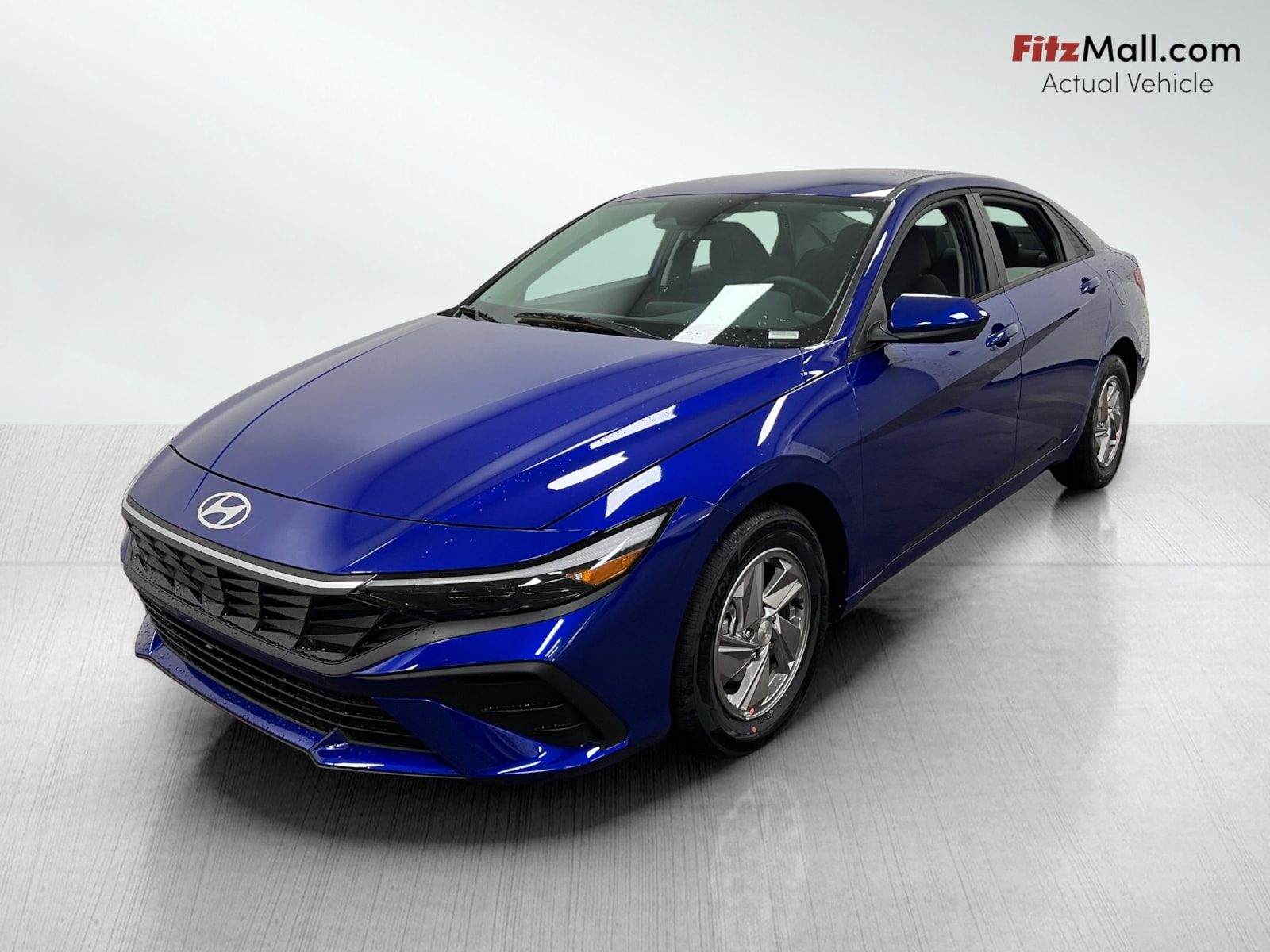 2025 Hyundai Elantra SE photo 2