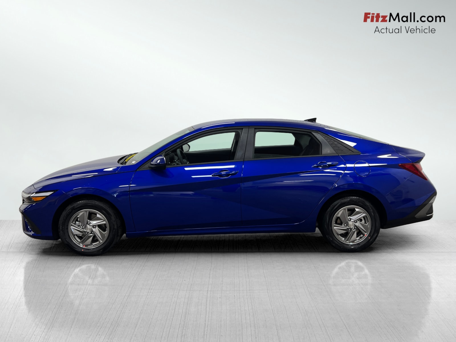 2025 Hyundai Elantra SE photo 3