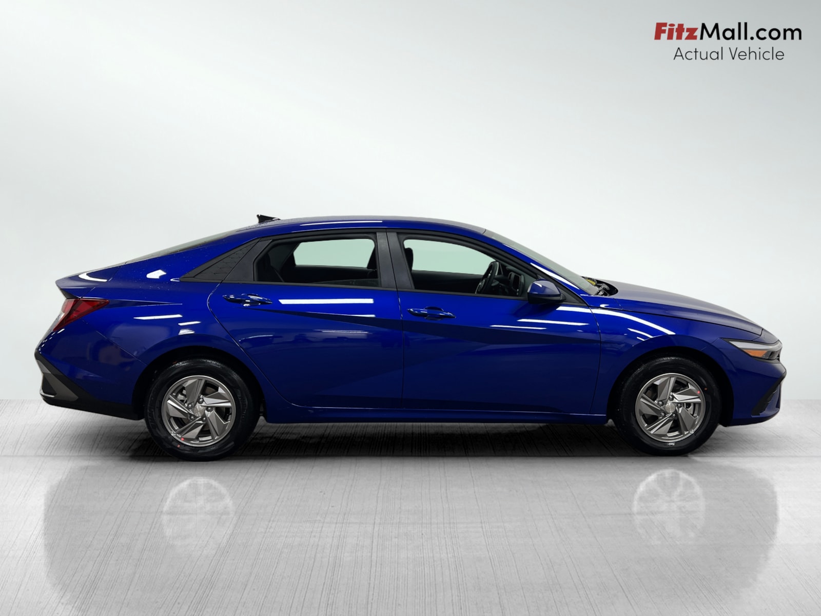 2025 Hyundai Elantra SE photo 4