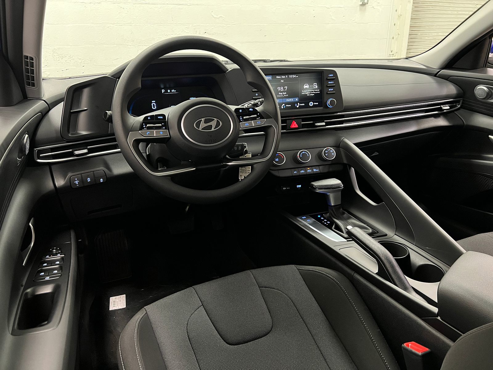 2025 Hyundai Elantra SE photo 9