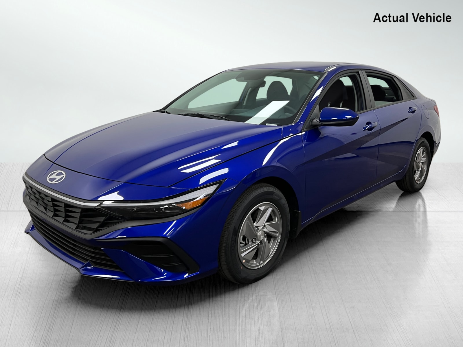 2025 Hyundai Elantra SE photo 2