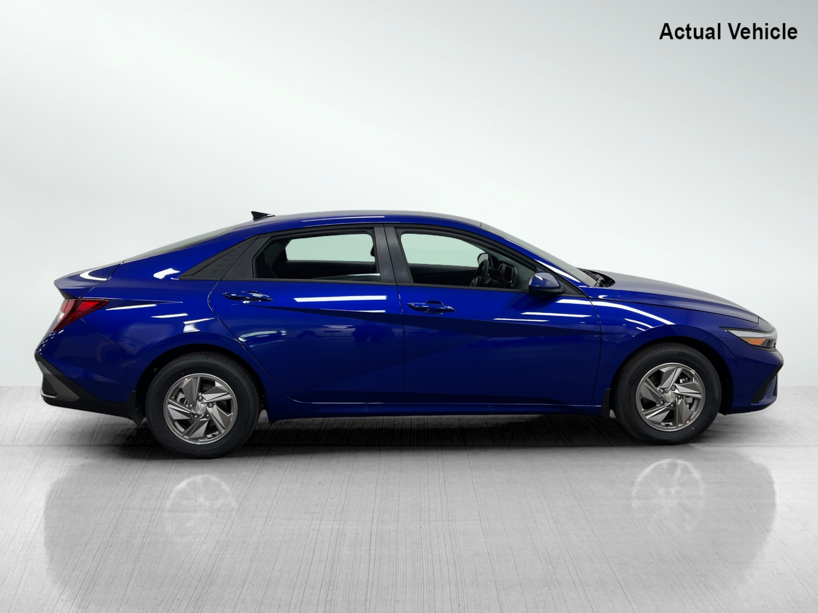 2025 Hyundai Elantra SE photo 4