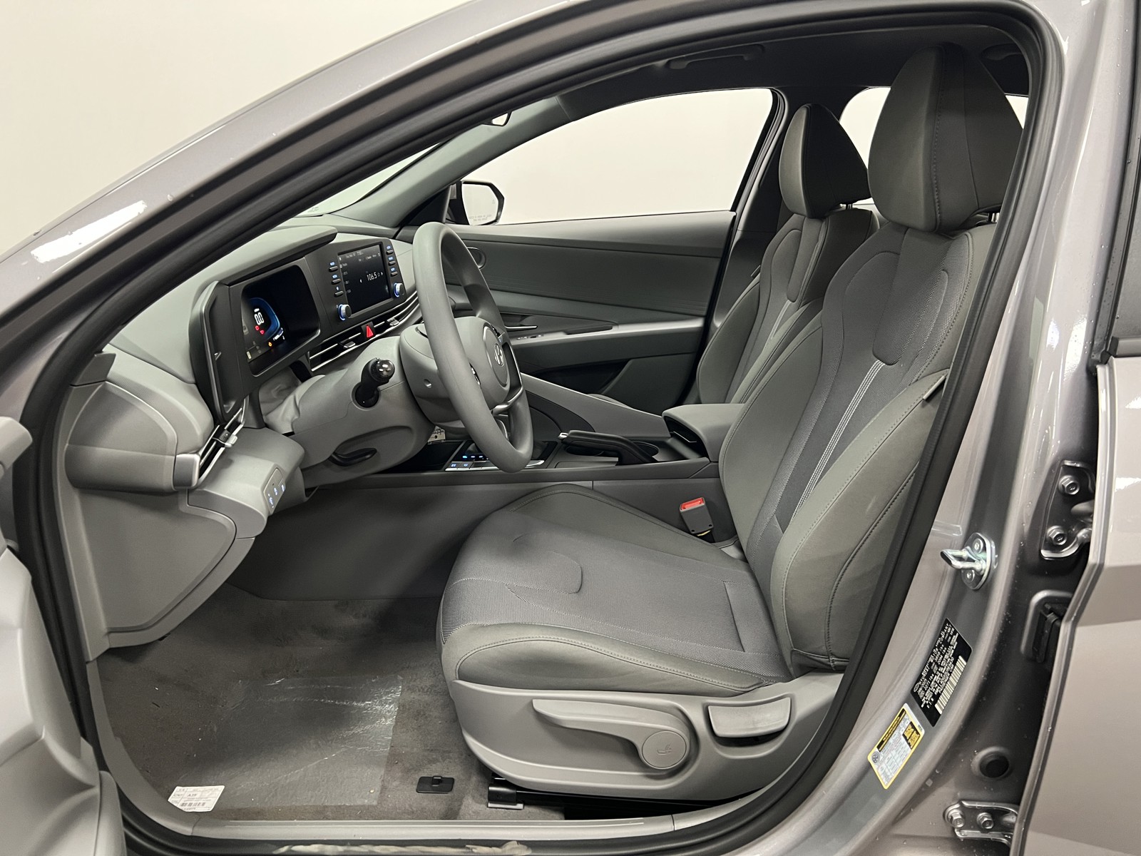 2025 Hyundai Elantra SE photo 10