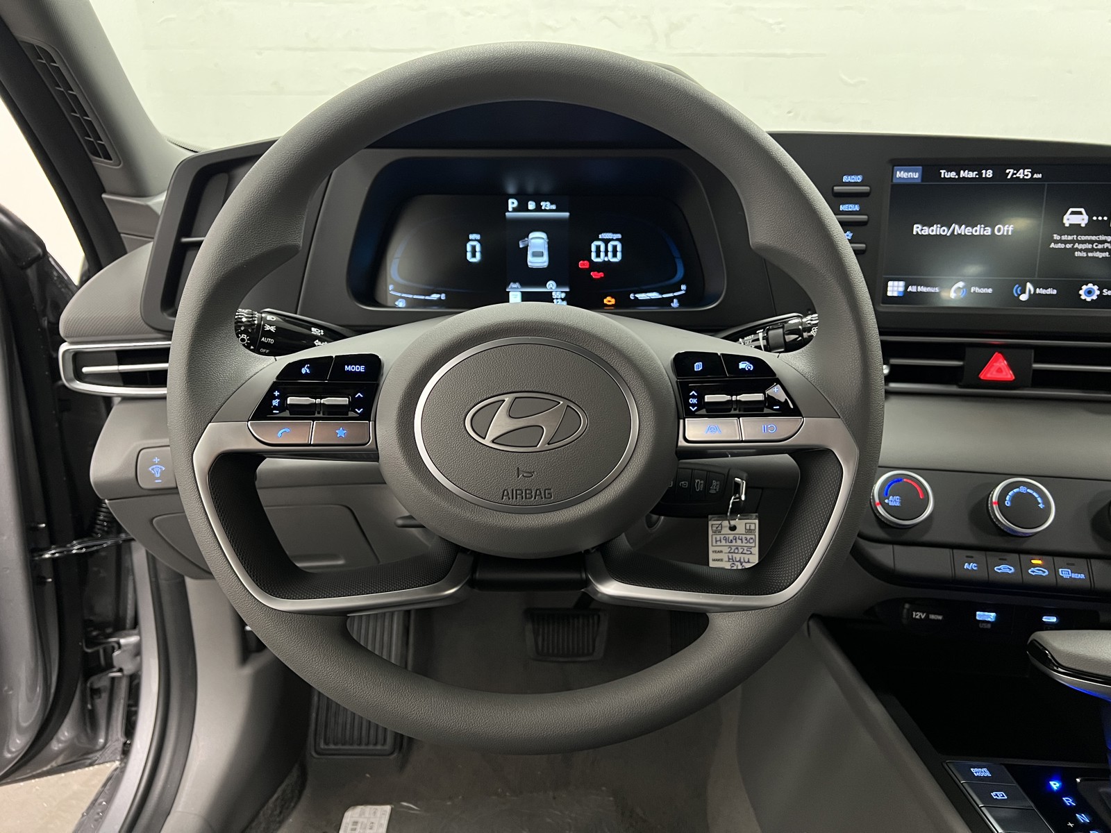 2025 Hyundai Elantra SE photo 14