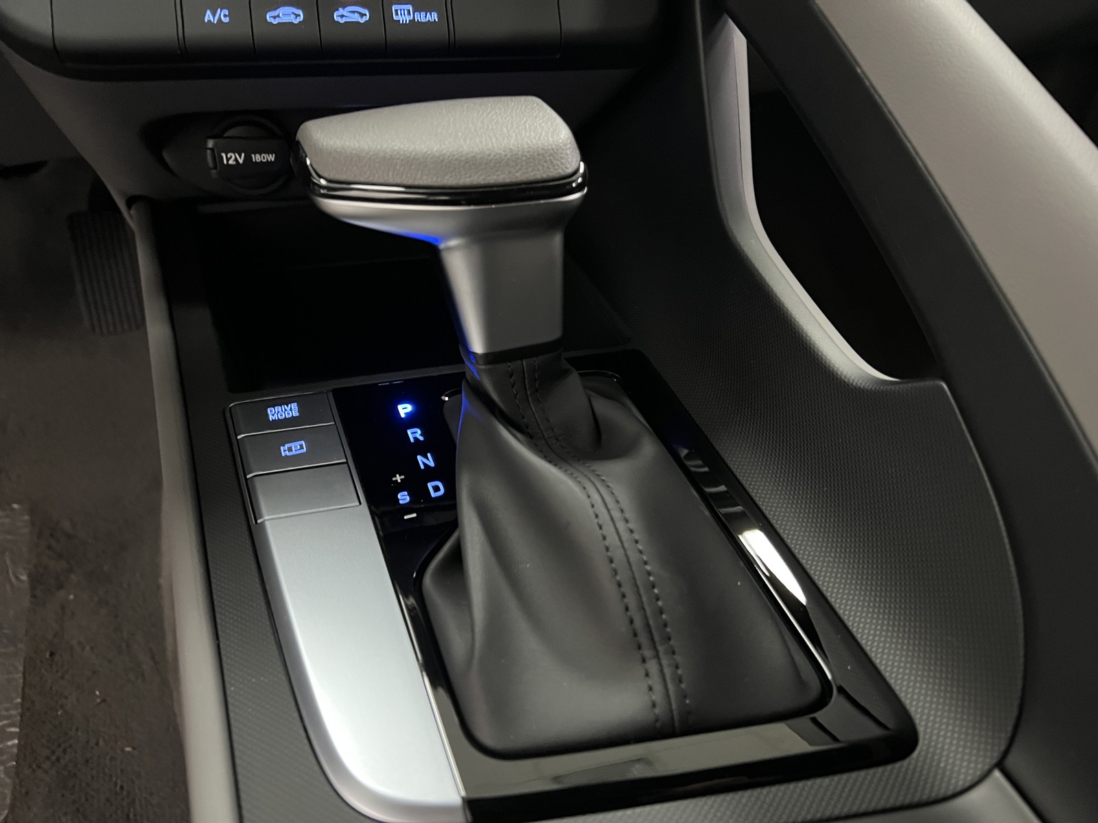 2025 Hyundai Elantra SE photo 16