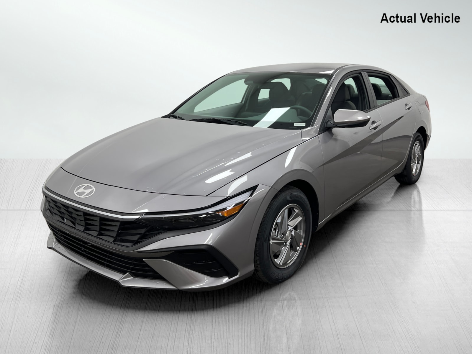 2025 Hyundai Elantra SE photo 2