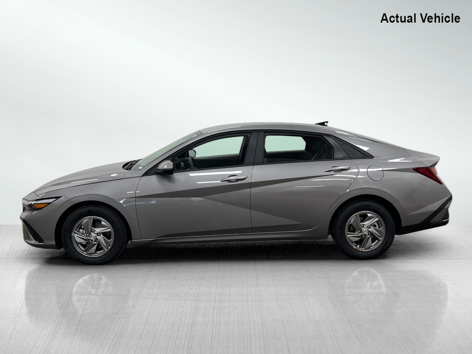 2025 Hyundai Elantra SE photo 3