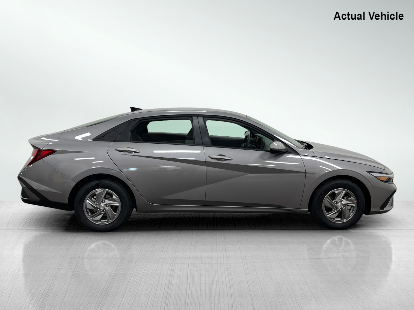 2025 Hyundai Elantra SE photo 4