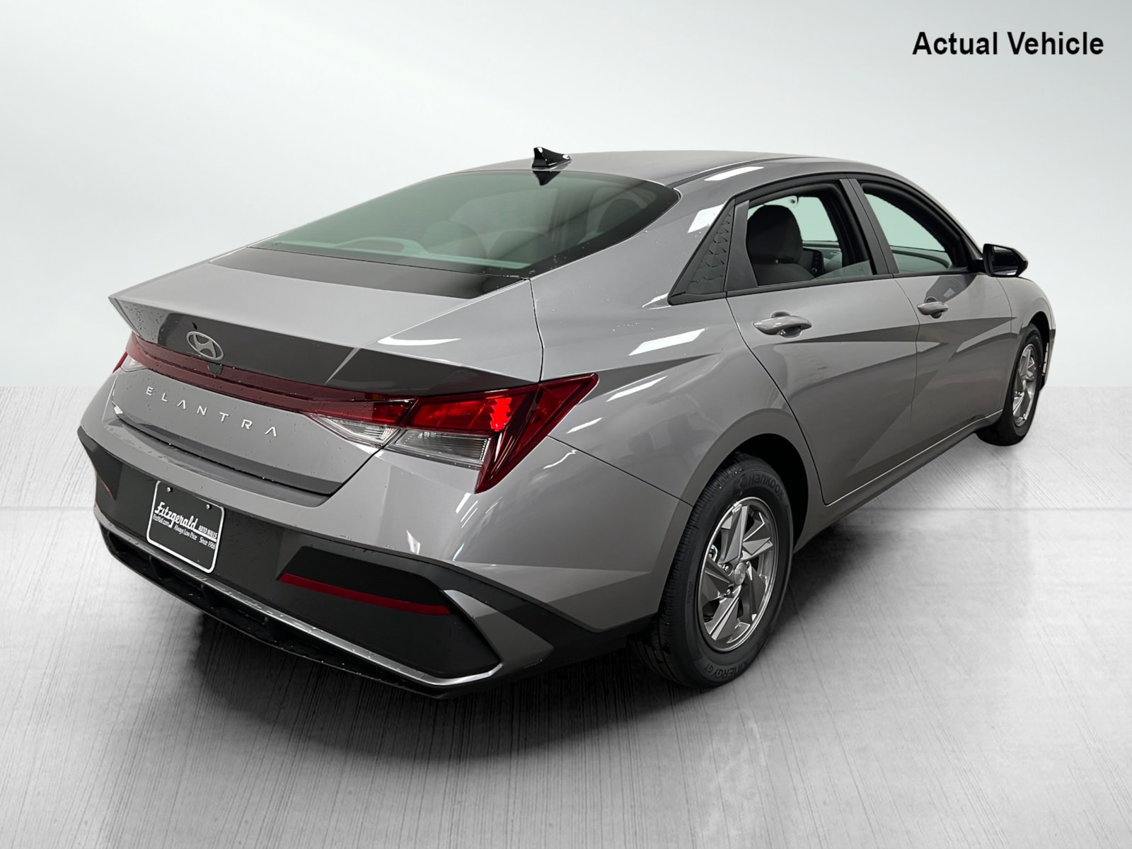 2025 Hyundai Elantra SE photo 7