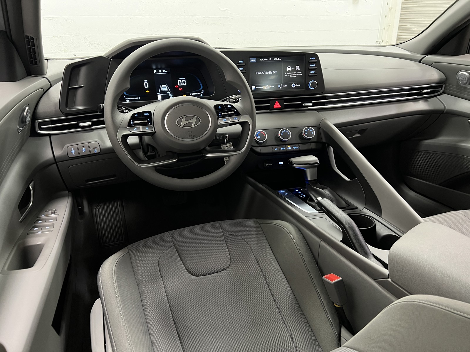 2025 Hyundai Elantra SE photo 9