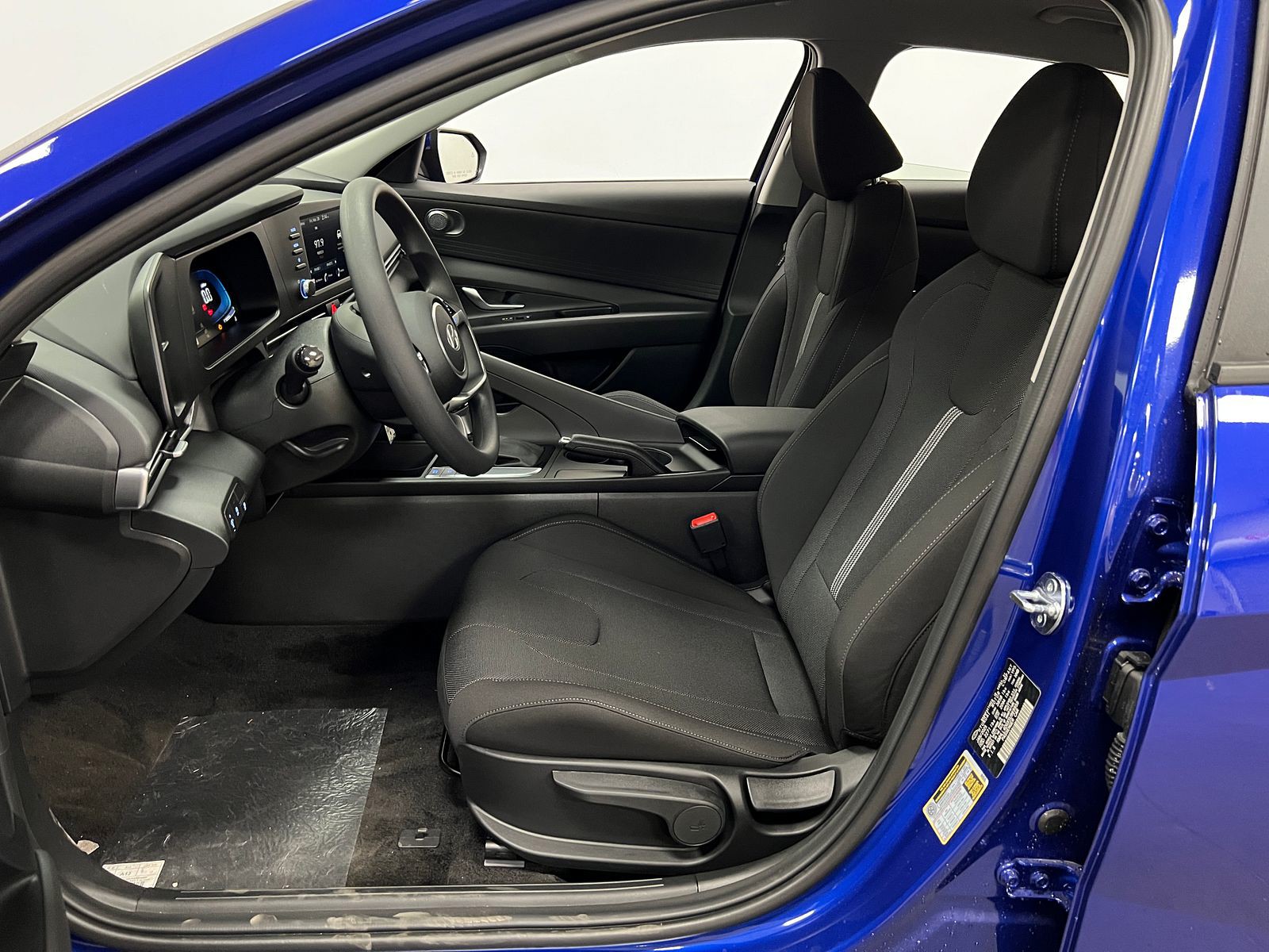 2025 Hyundai Elantra SE photo 10
